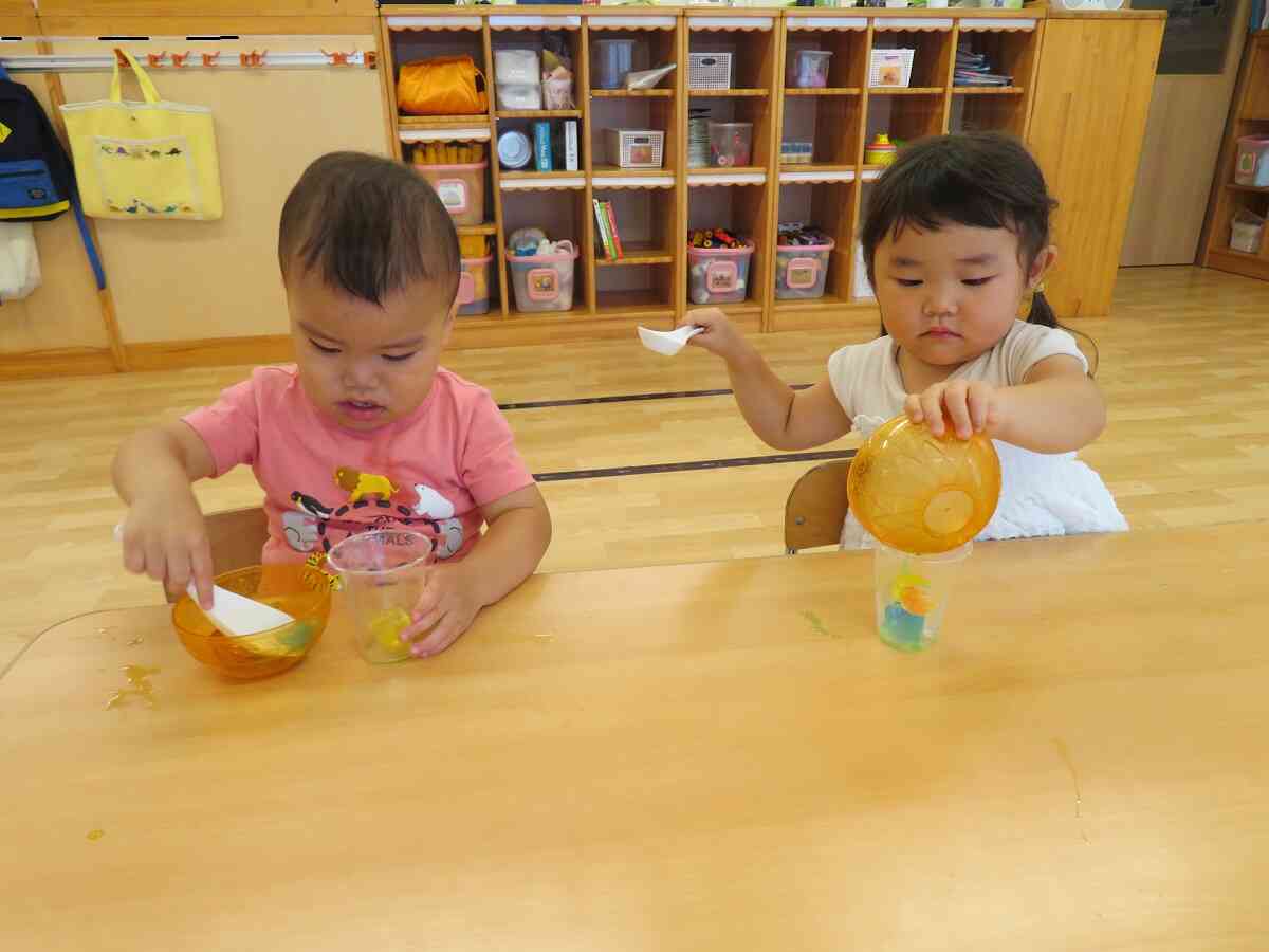 ２歳児～氷あそび～
