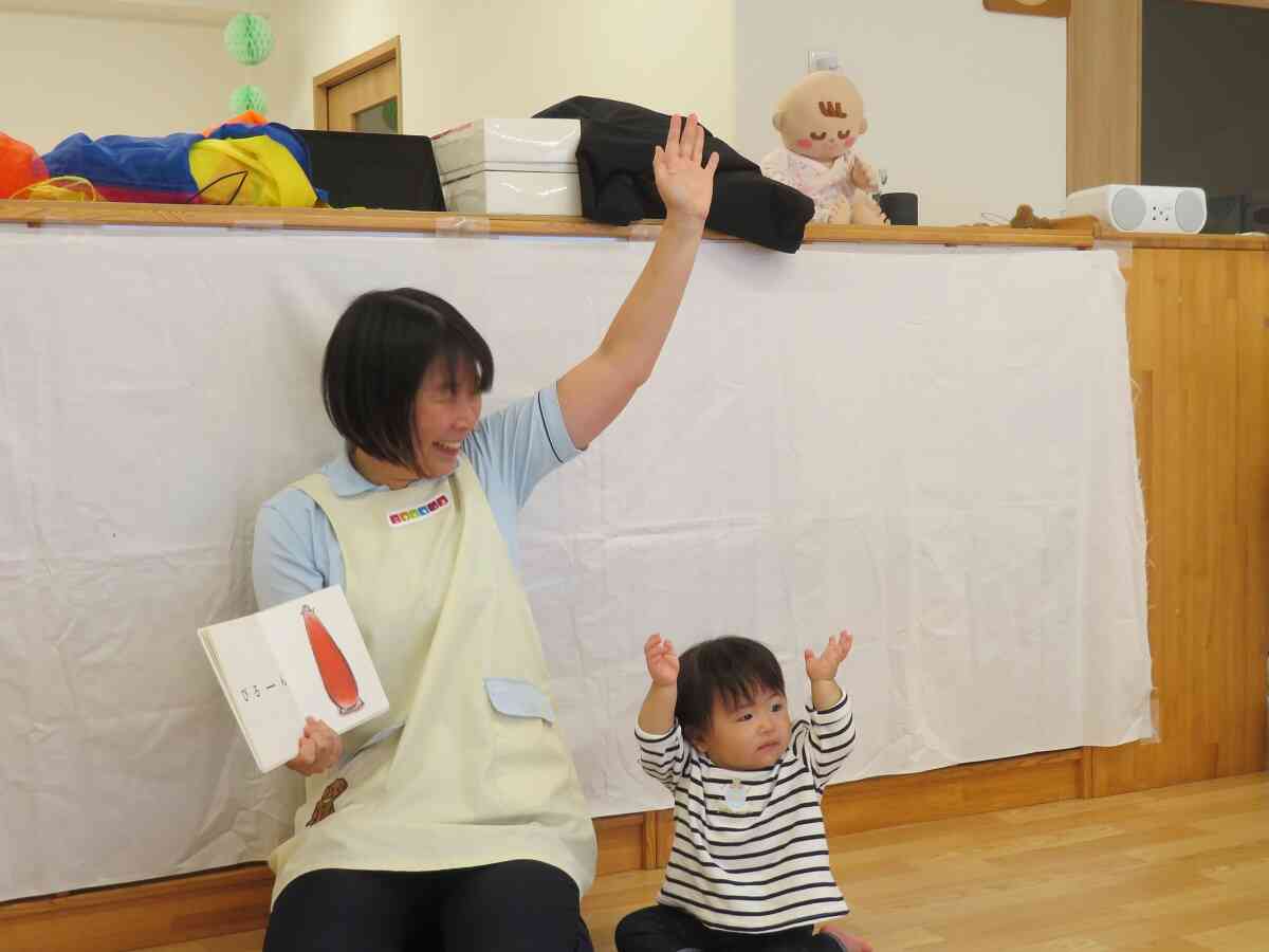 最近絵本も大好きなひよこ組さんです♡