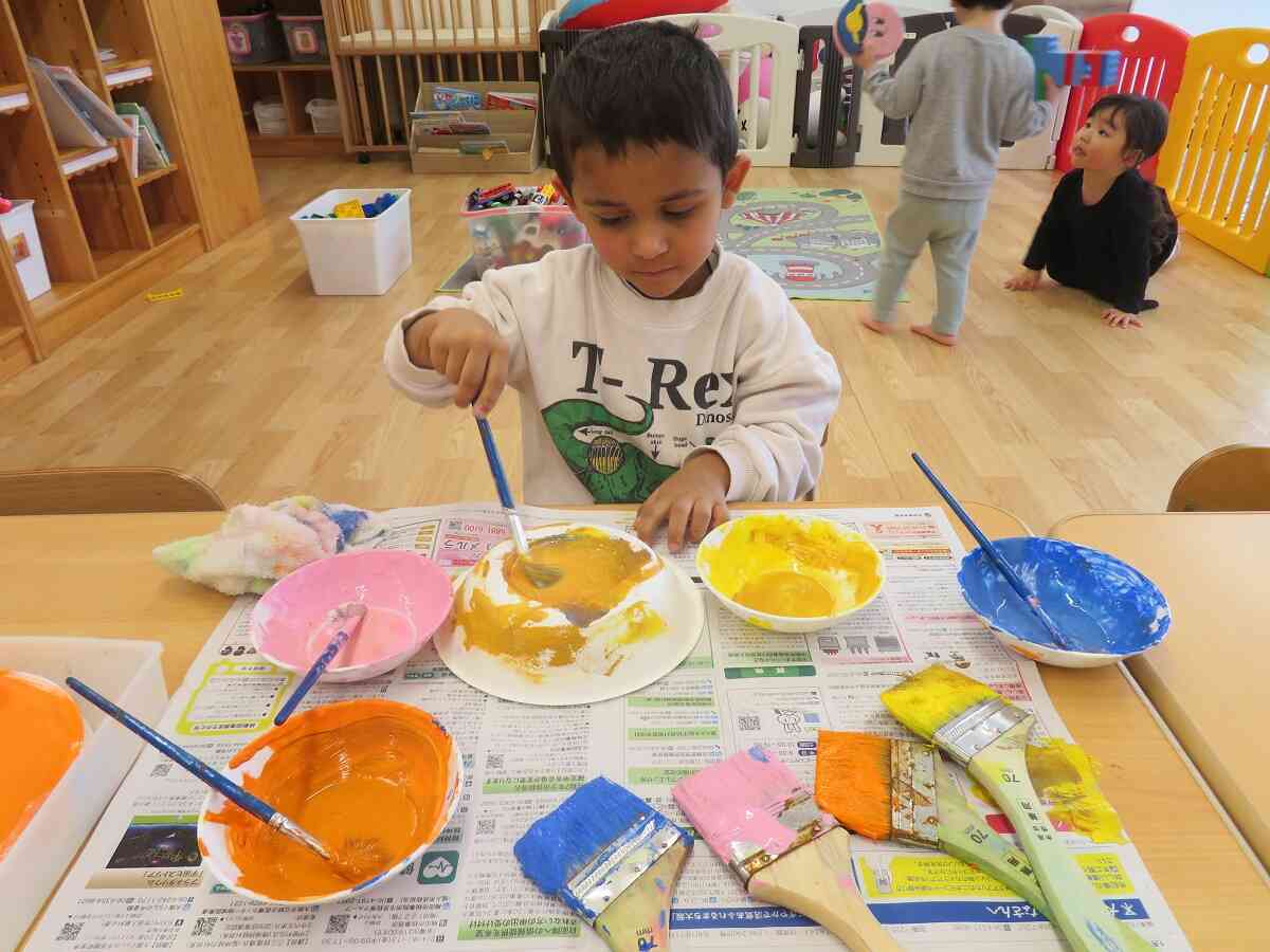 次は何色を塗ろうかな？どの筆を使おうかな？自分で決めるって楽しいね♪