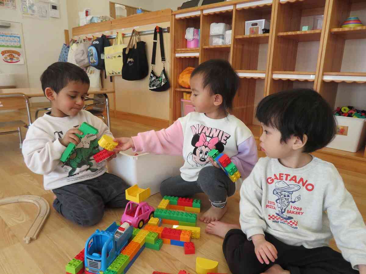 ２歳児うさぎ組さん室内あそびの様子♪