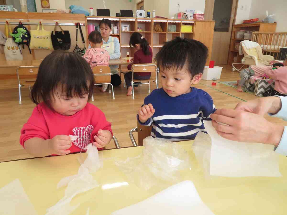 ２月の制作（０歳児ひよこ組）