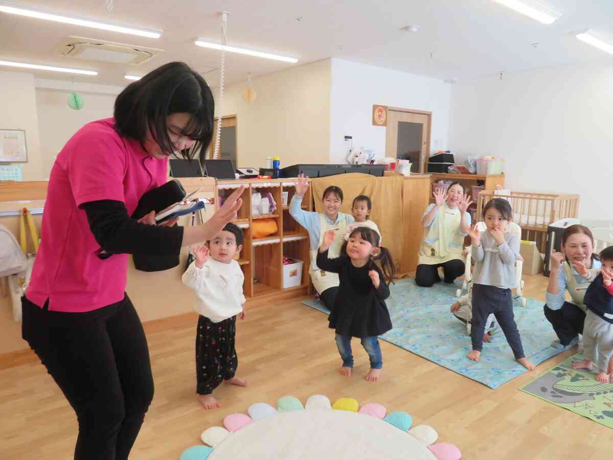 バイバーイ！！英語の時間が大好きな子どもたち先生とまた会えるのをとっても楽しみにしている様子でした♡