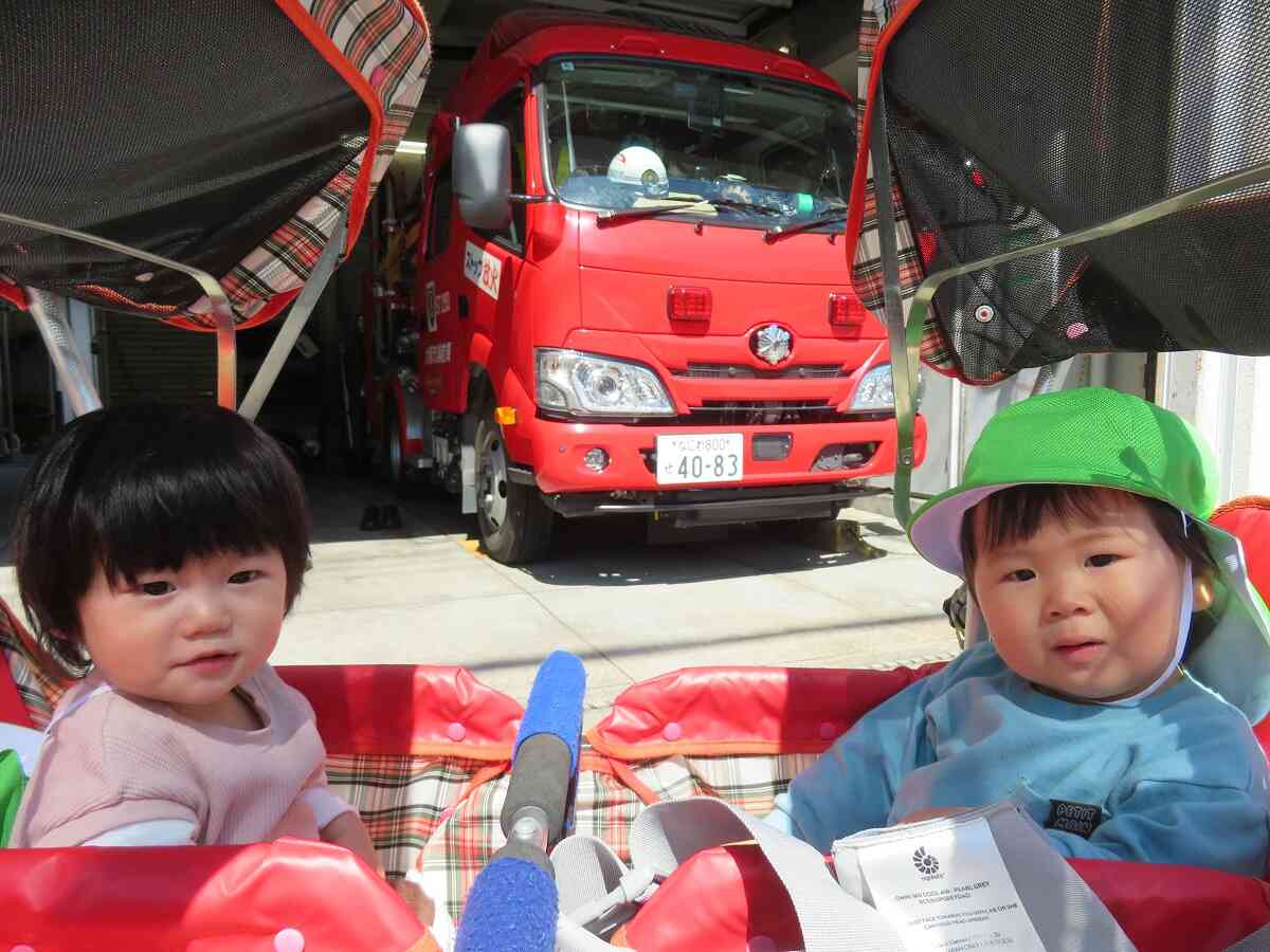 消防車と電車を見に行ったよ♪