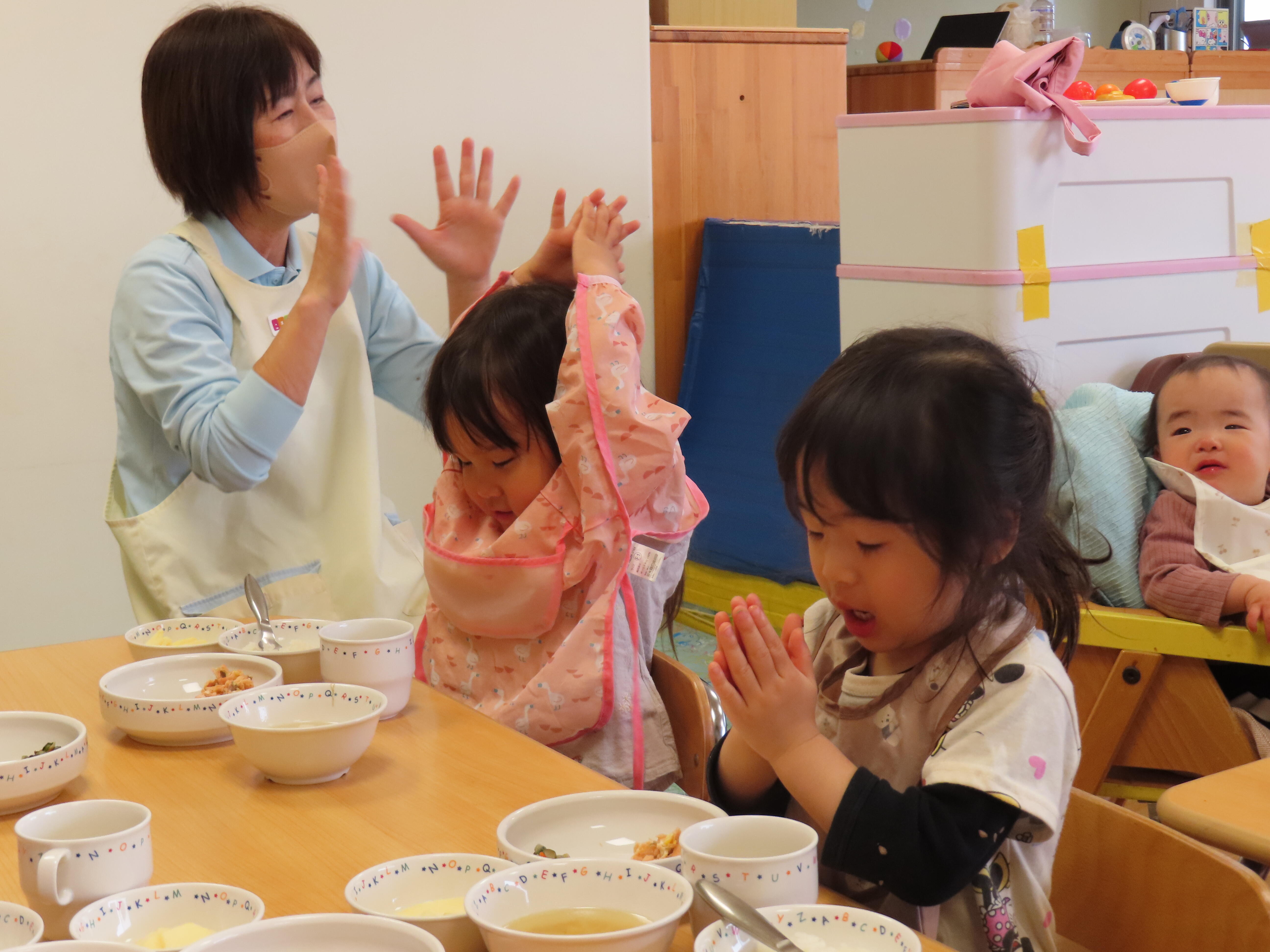 みんなで「いただきま～す」