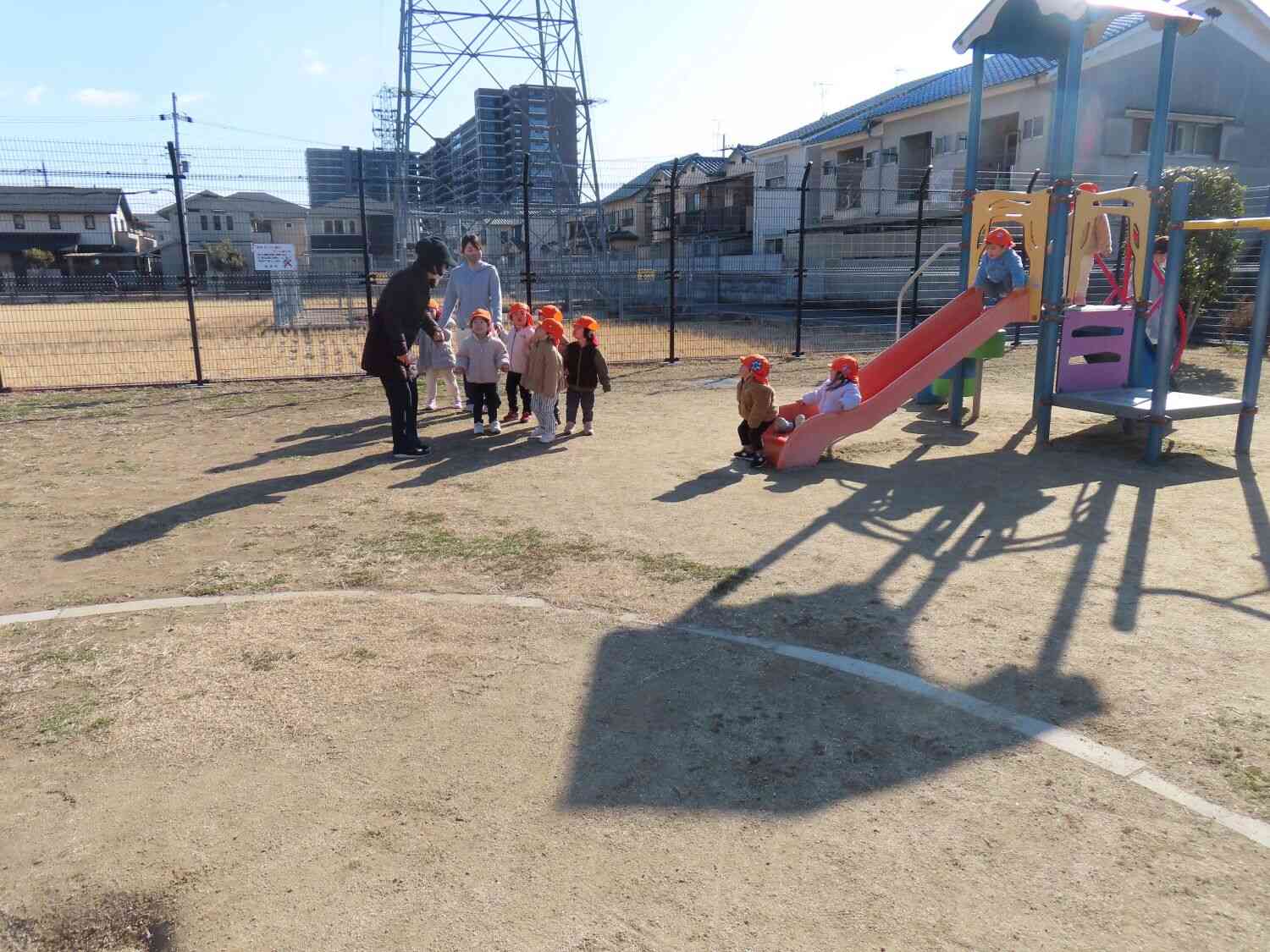 怪しい人が。