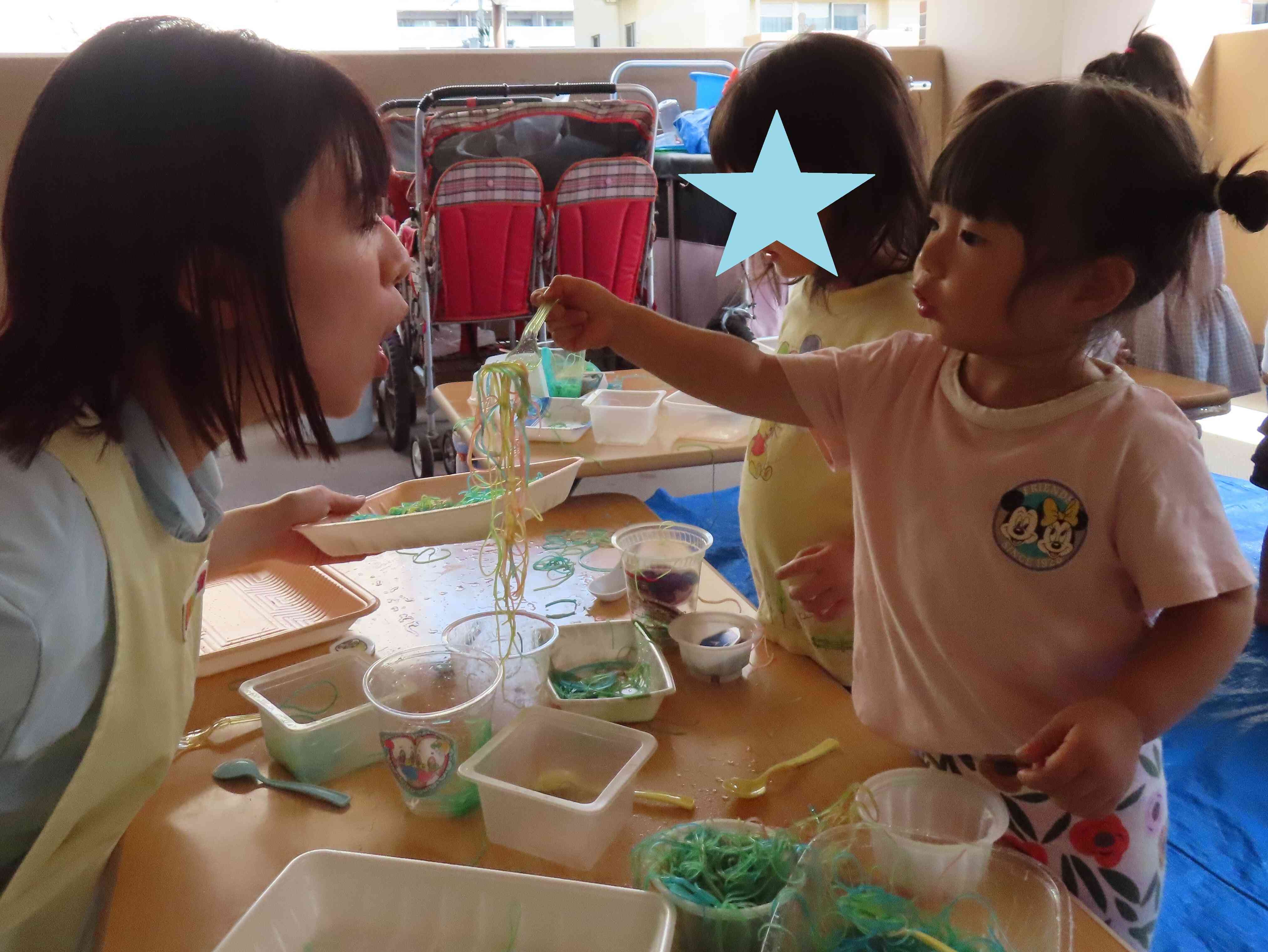 「せんせい、たべさせてあげるね～」お味はいかが？！