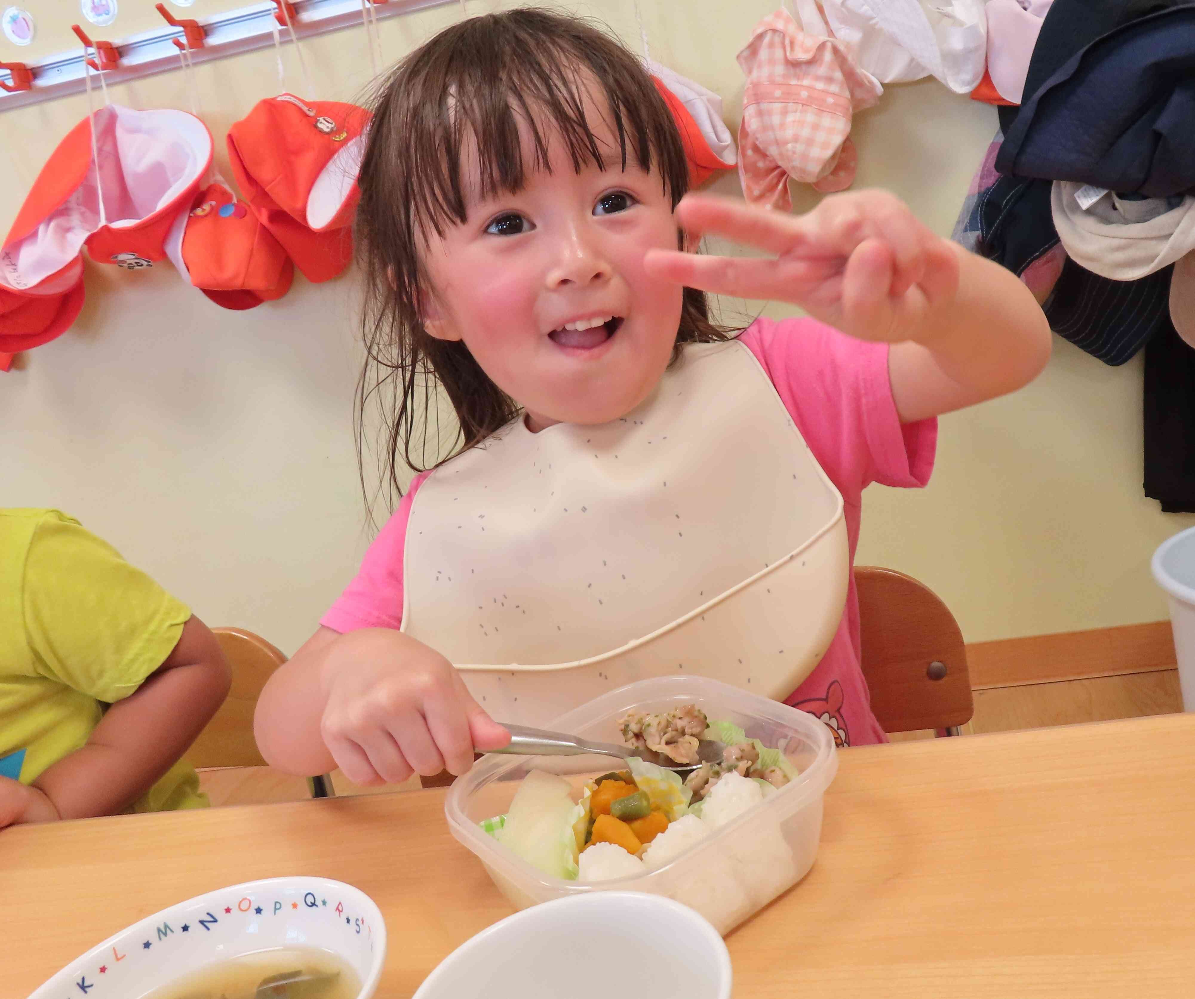 お弁当おいしい～♡給食の先生また作ってね！
