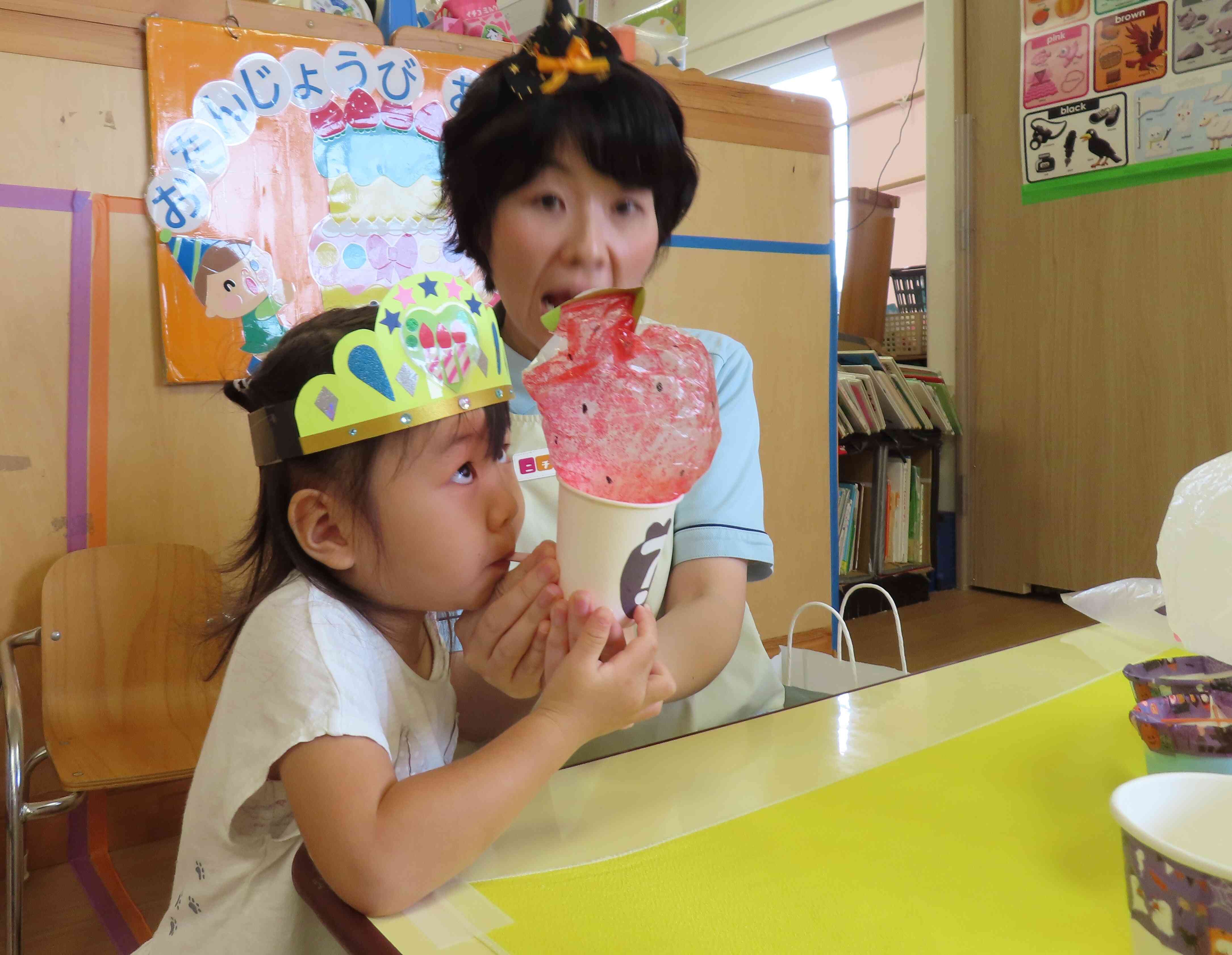 「やりた～い！」とお誕生児さんもお手伝い(*^-^*)