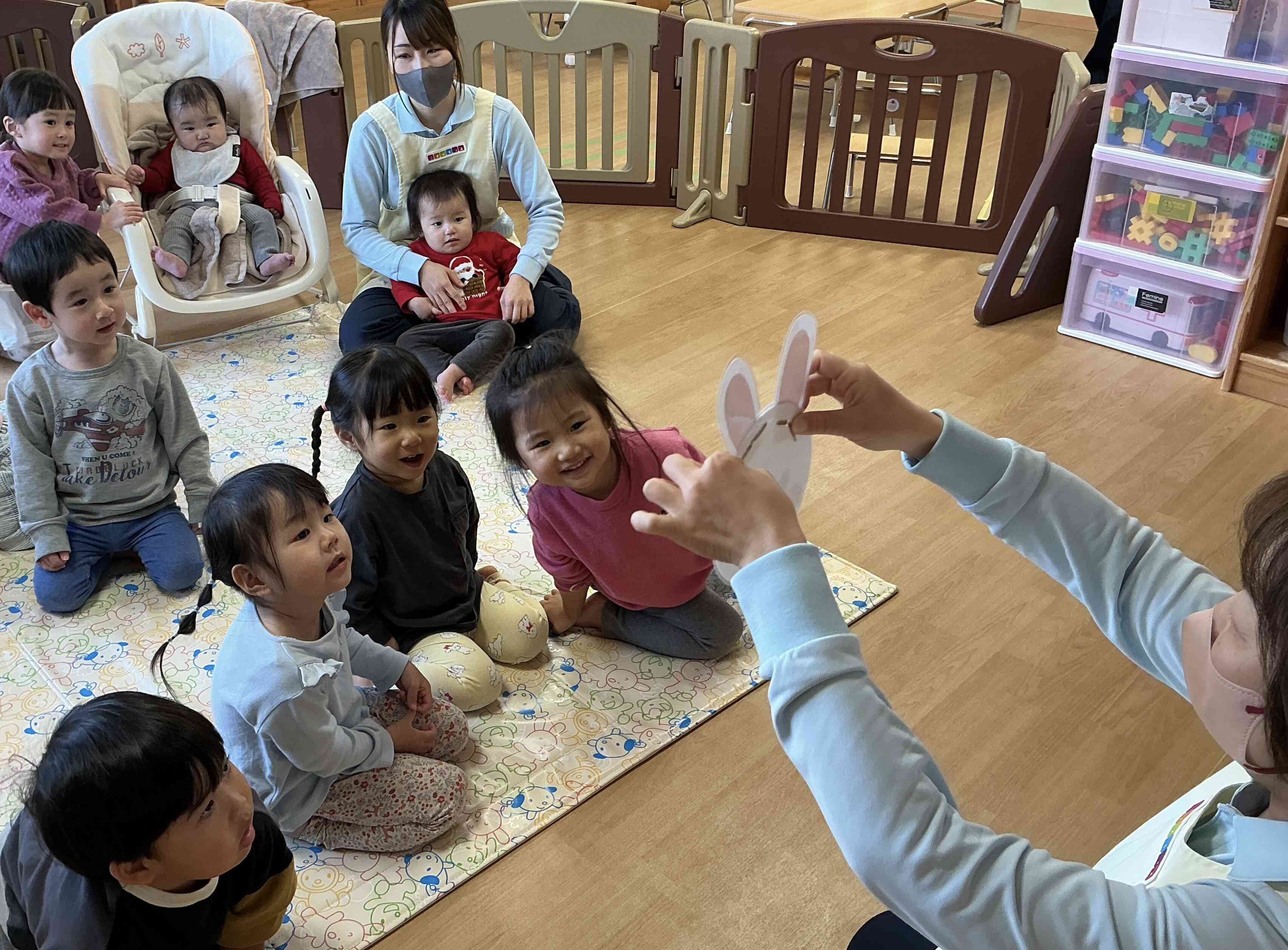 先生の出し物。。。一緒にうたいながらクイズを楽しみましたよ～