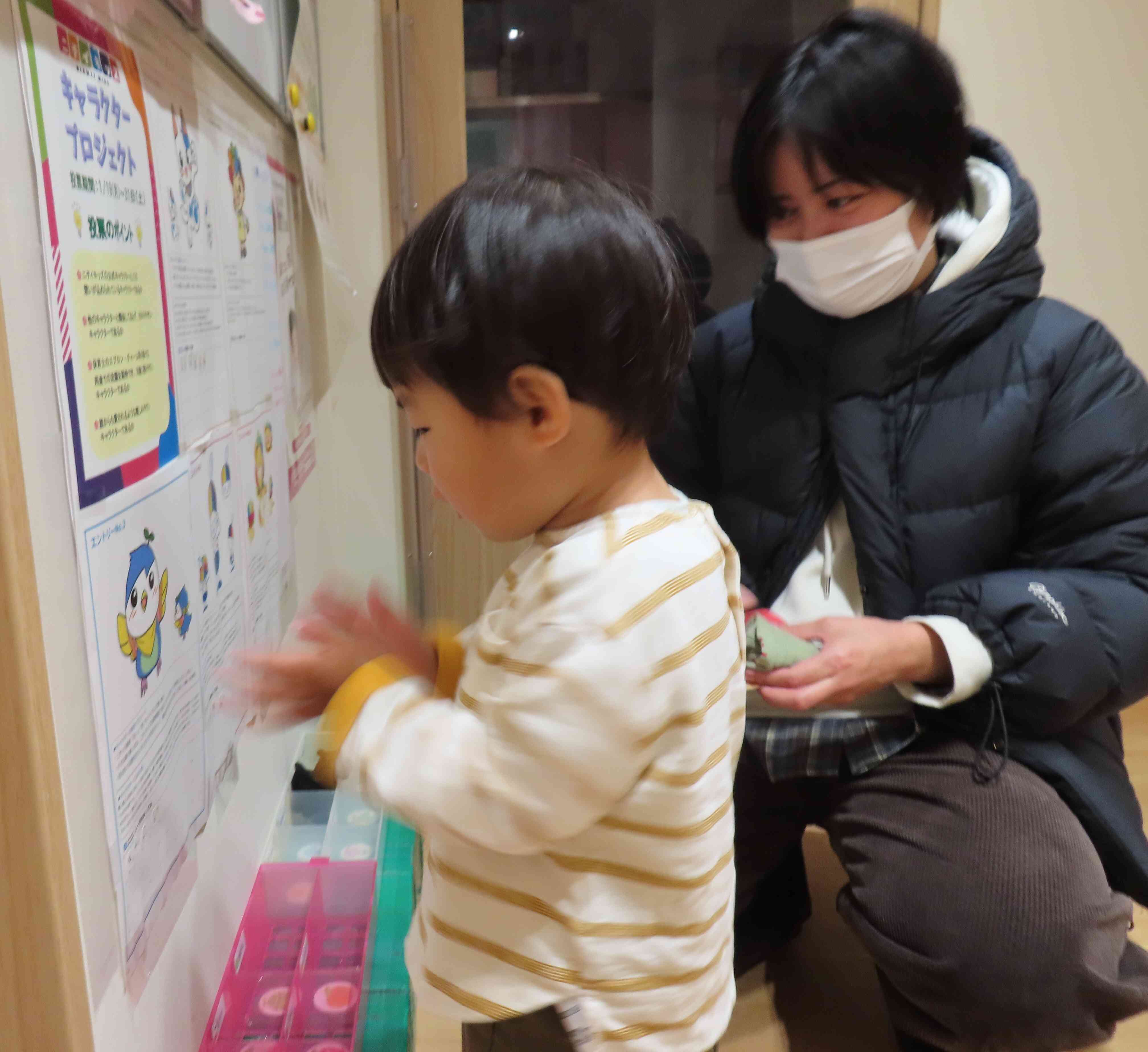 「貼れたよ～」と拍手で喜びを表現してくれるお友だち