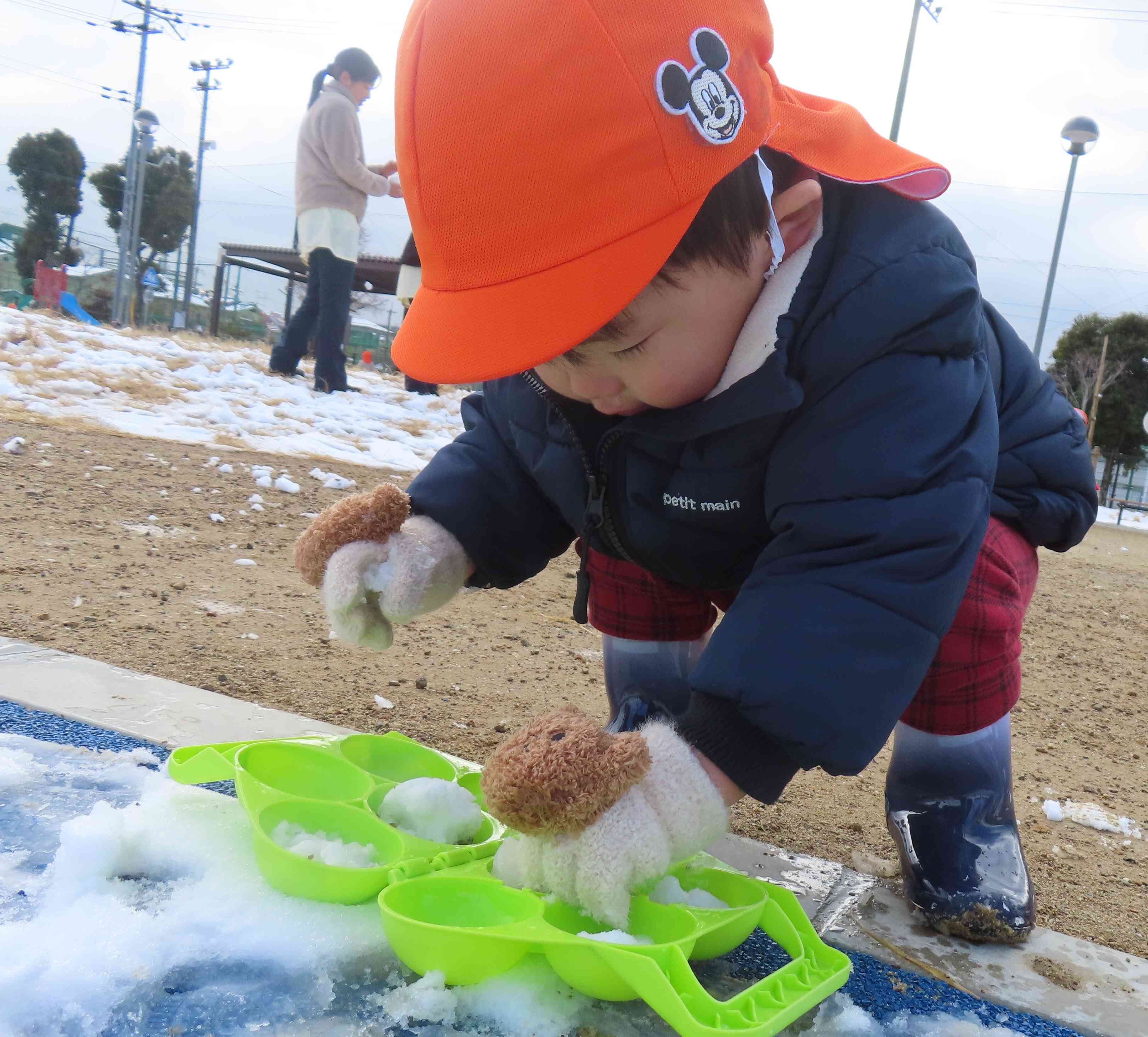 雪玉製造中.。o○