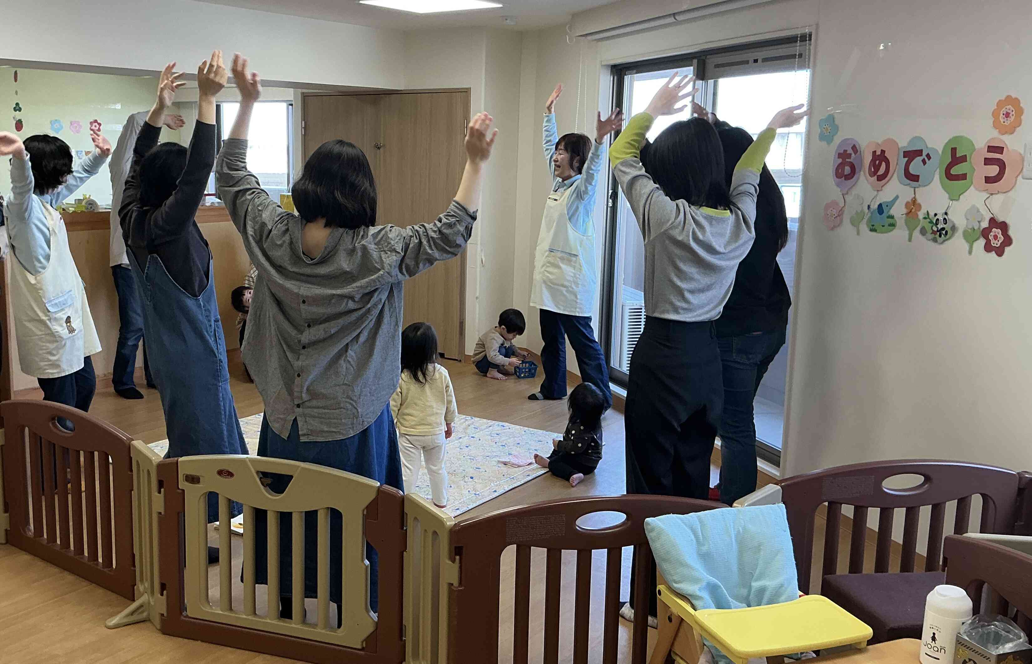 最後はお母さんたちも参加してくださり、リズム体操をして1日目を終えました(^^)/　これからゆっくり慣れていこうね。