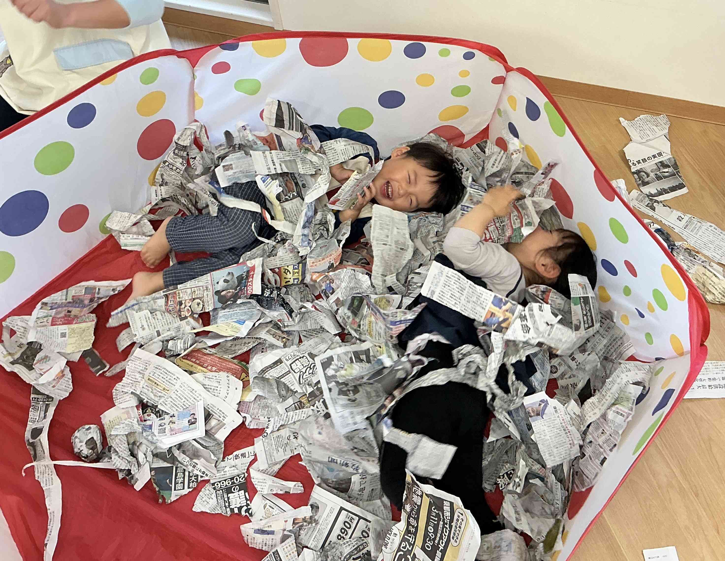 新聞紙プールも大人気♡
