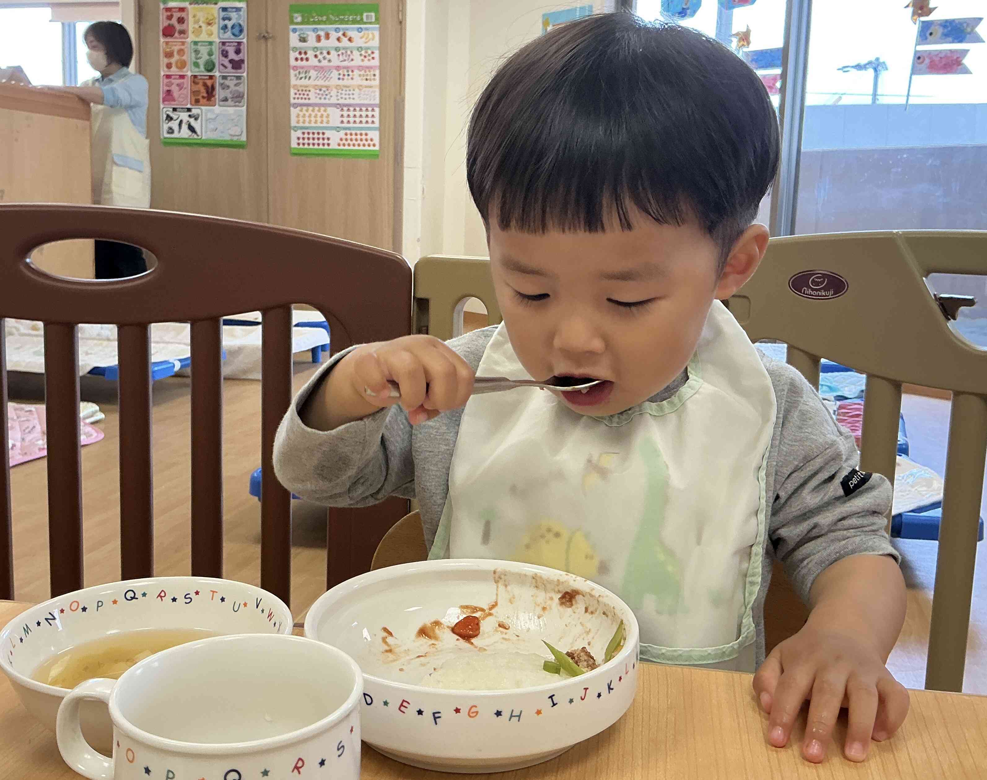 「こいのぼりだ～！」とミートローフをパクパク♪あっという間に食べちゃいました(*^-^*)