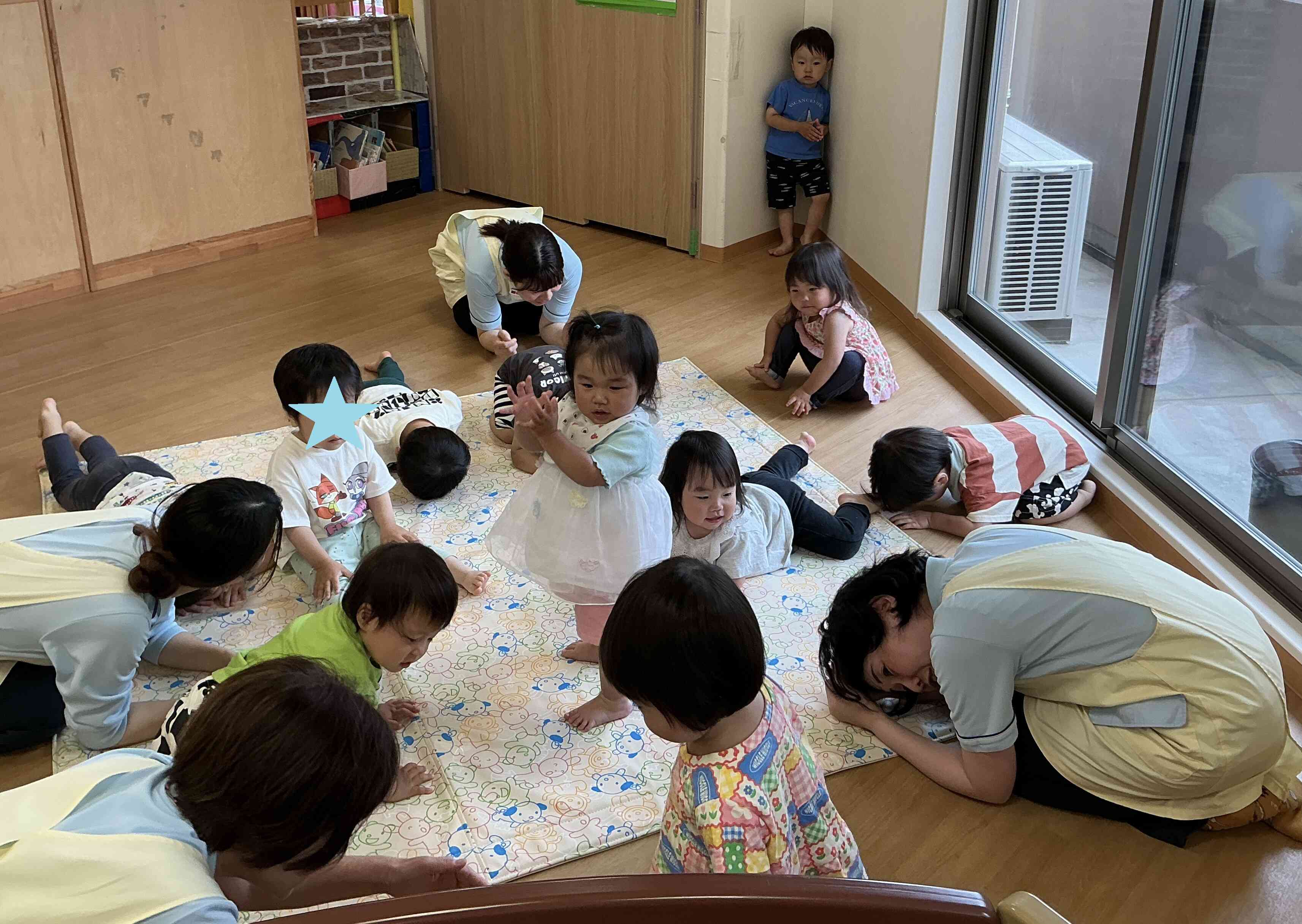 みんなでダンゴムシポーズ！