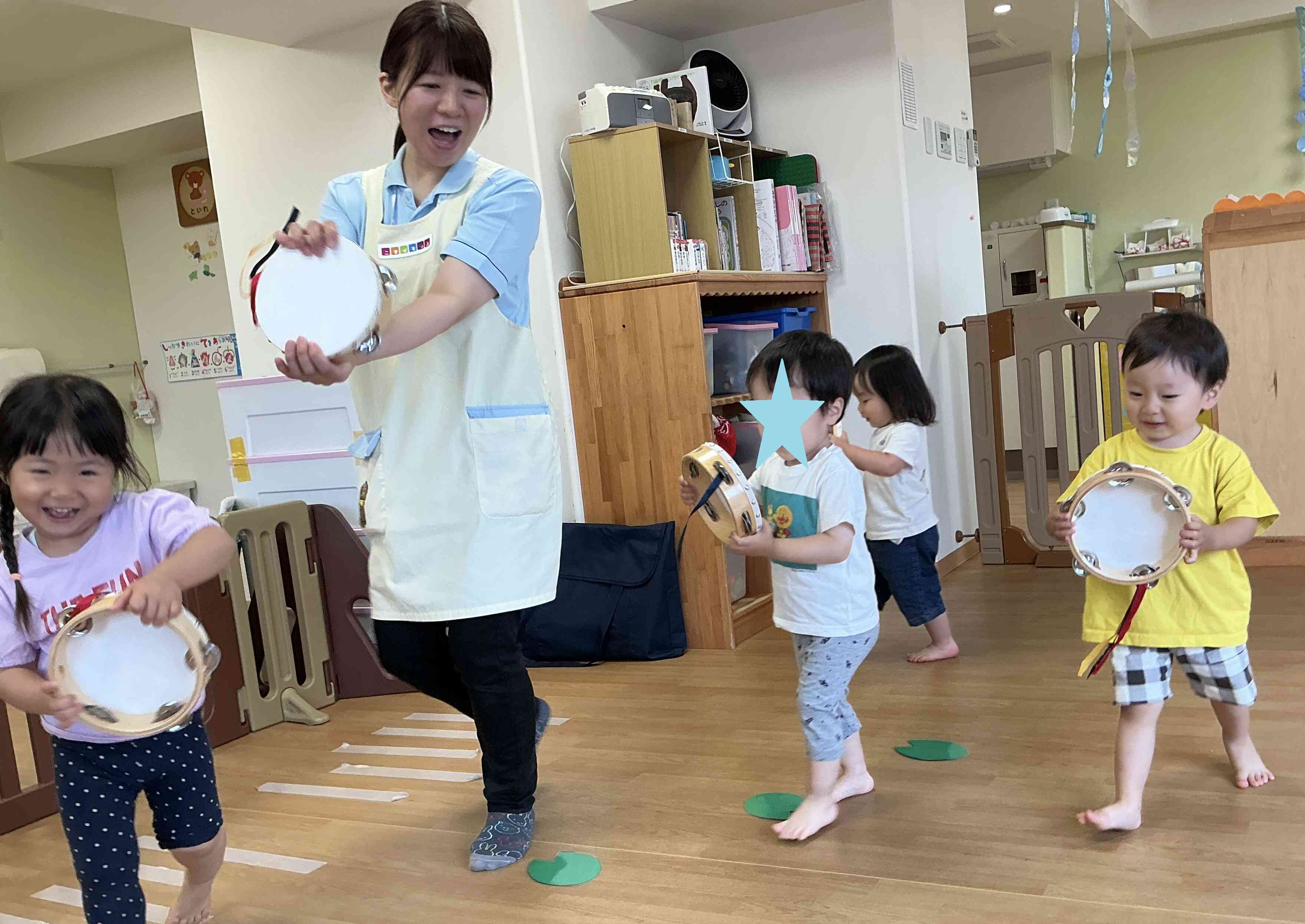 タンブリンをハンドルに見立ててしゅっぱ~つ!!
