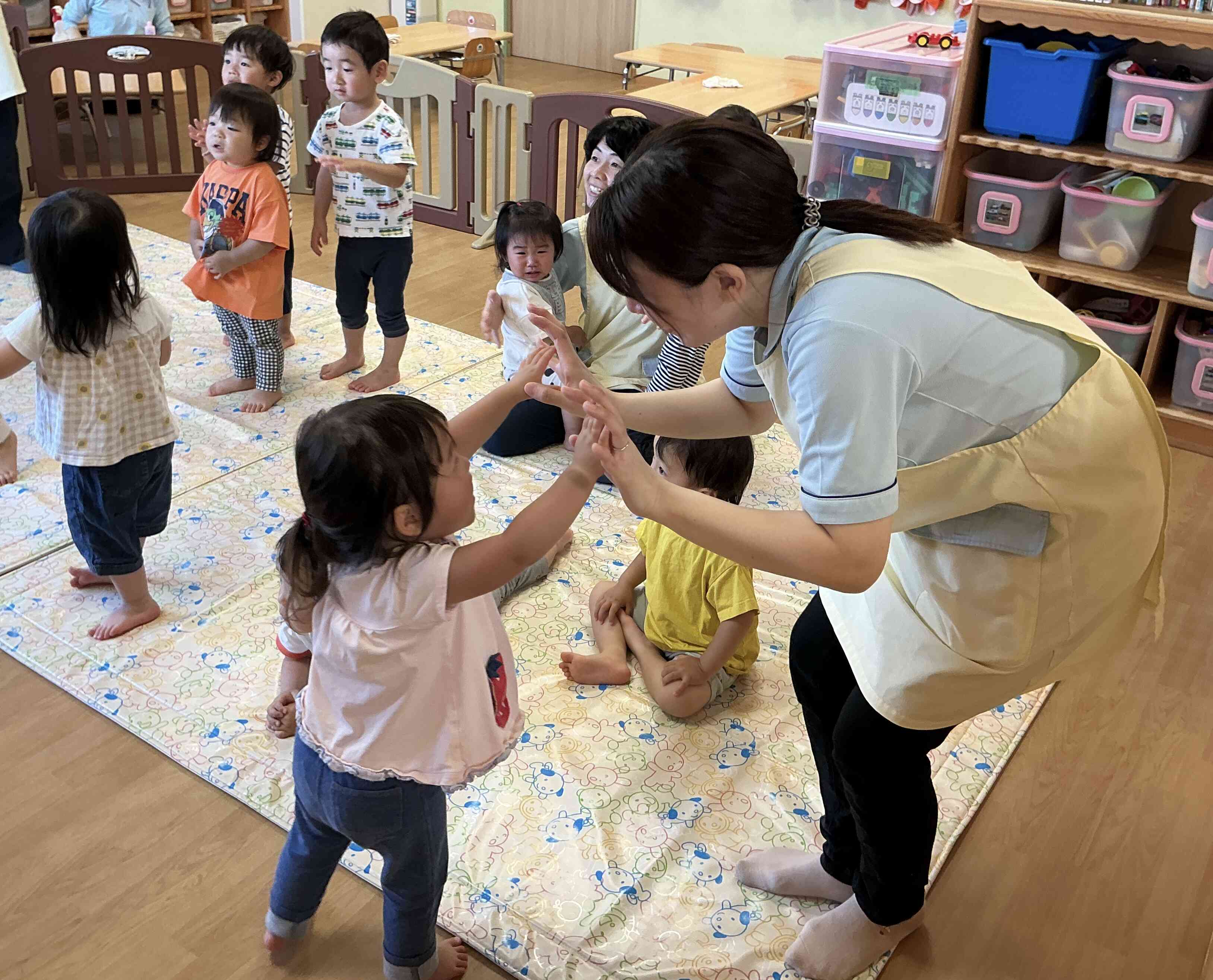 クイズに答えて、先生とハイタッチ~\(^o^)/
