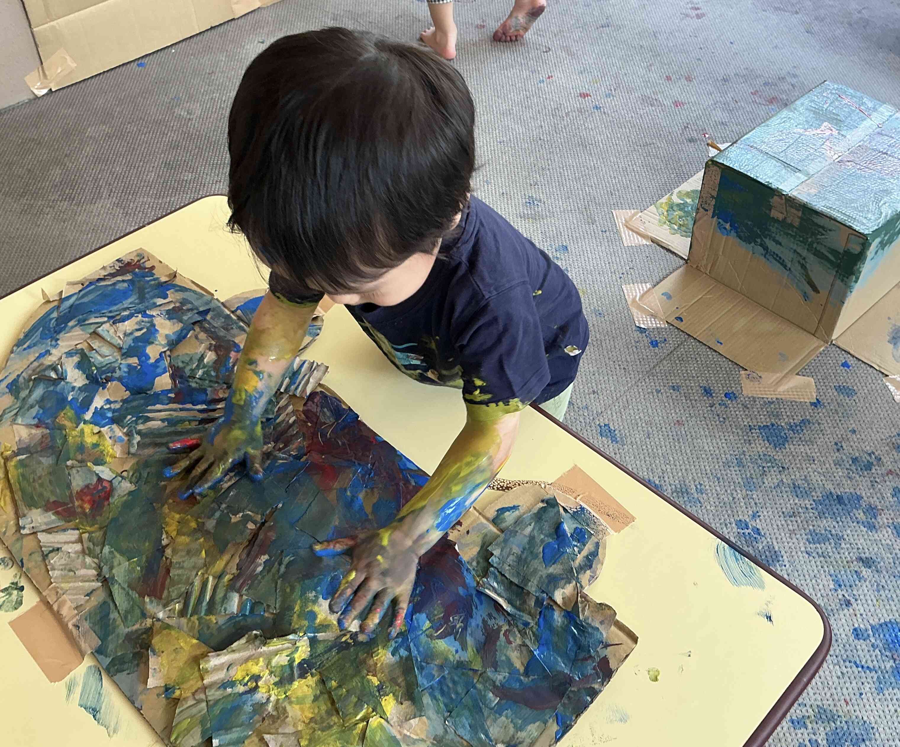 両腕を使って、ダイナミックなぬたくりをする子も♪