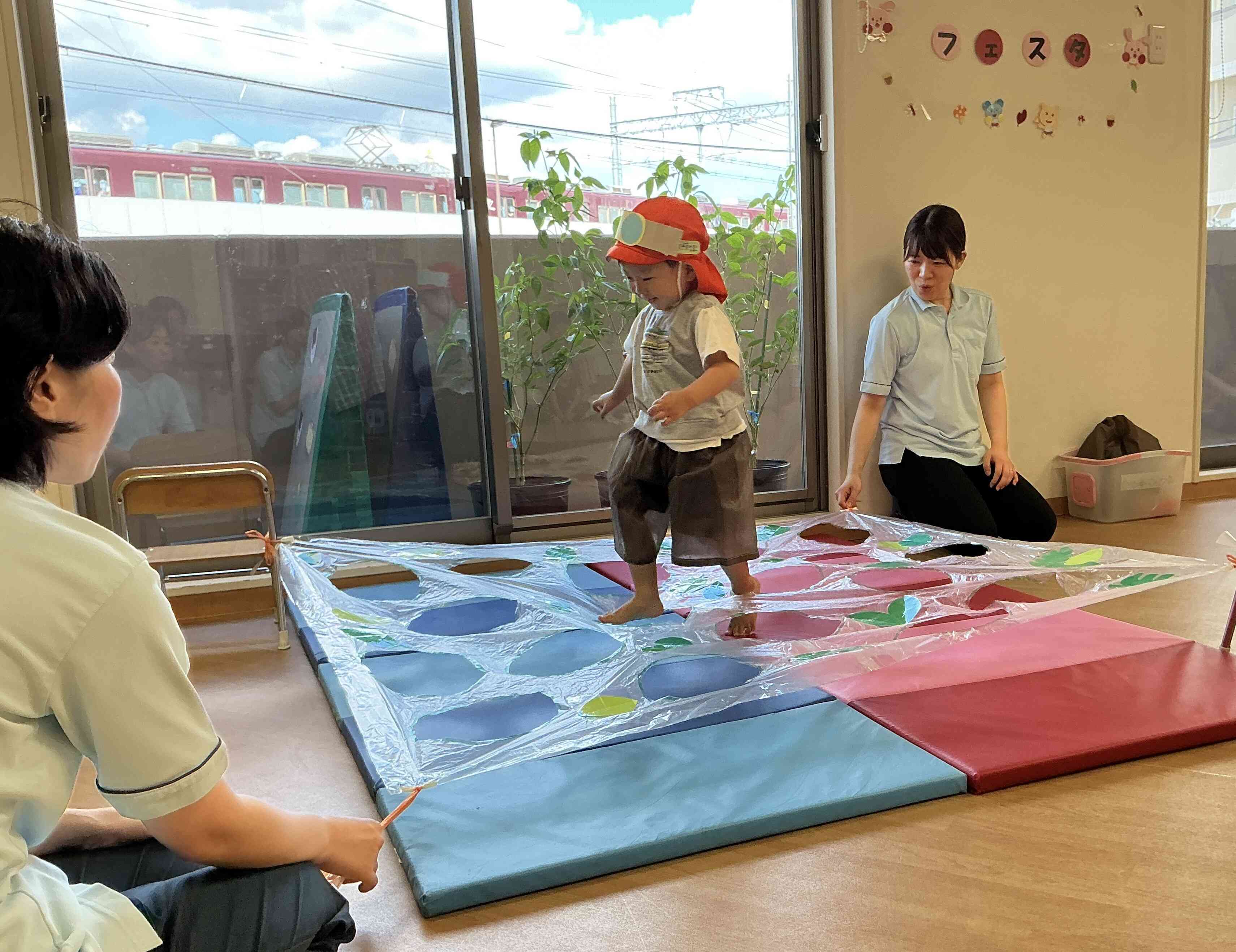 探検家に扮して出発です！！