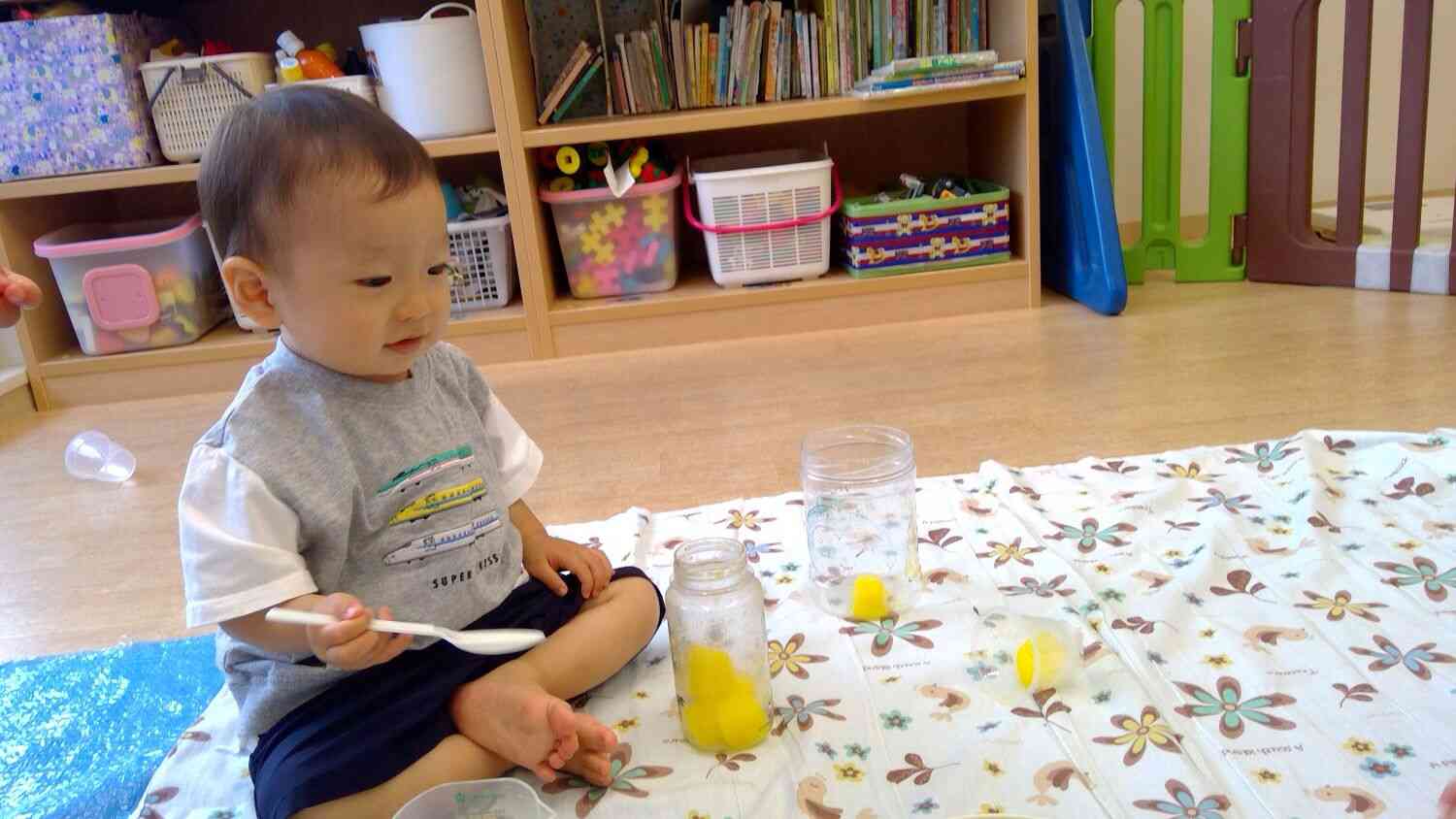 集中がもの凄いです。うまく入ると、ニコリと笑顔。「やったね～」
