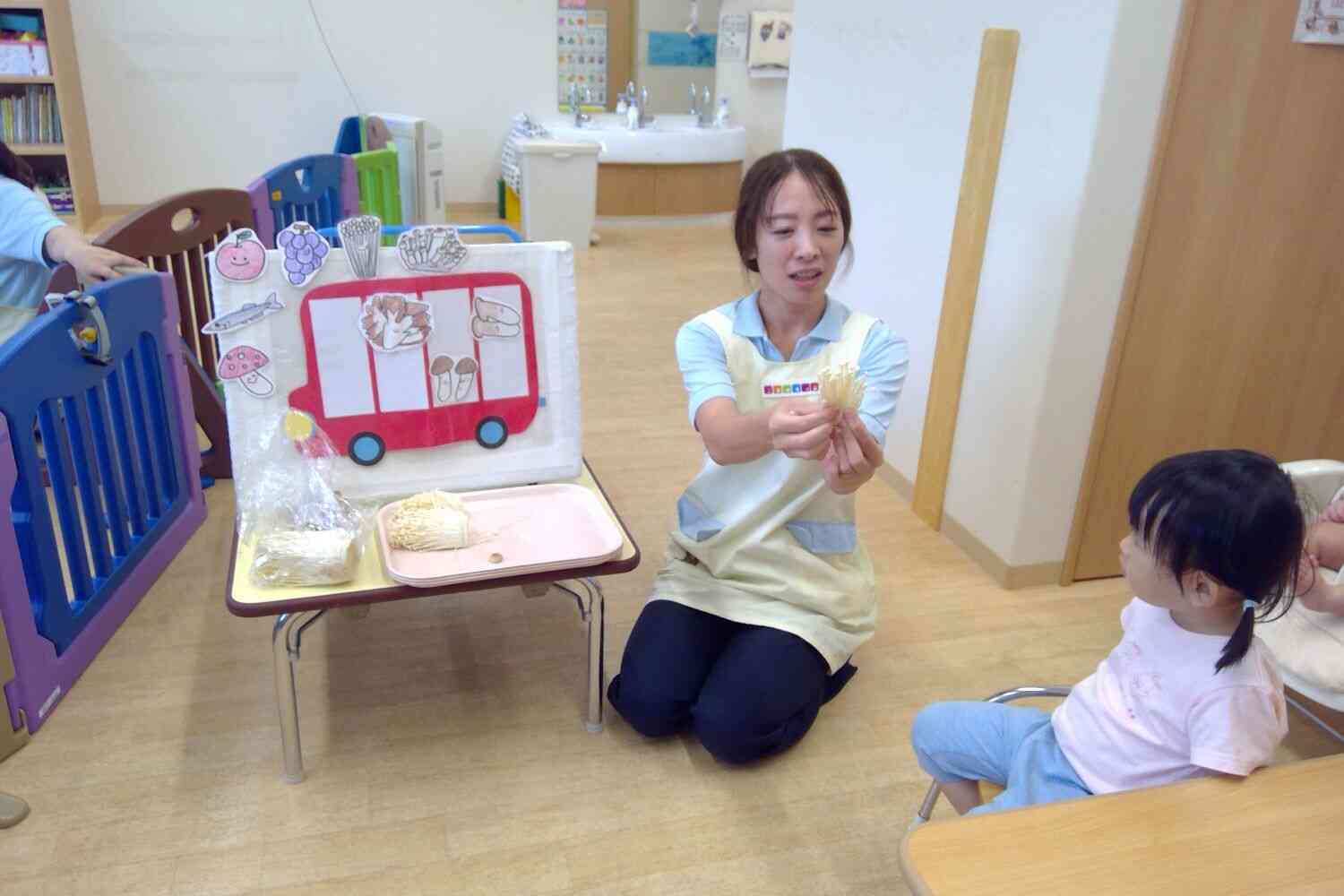 食育　きのこの房取り