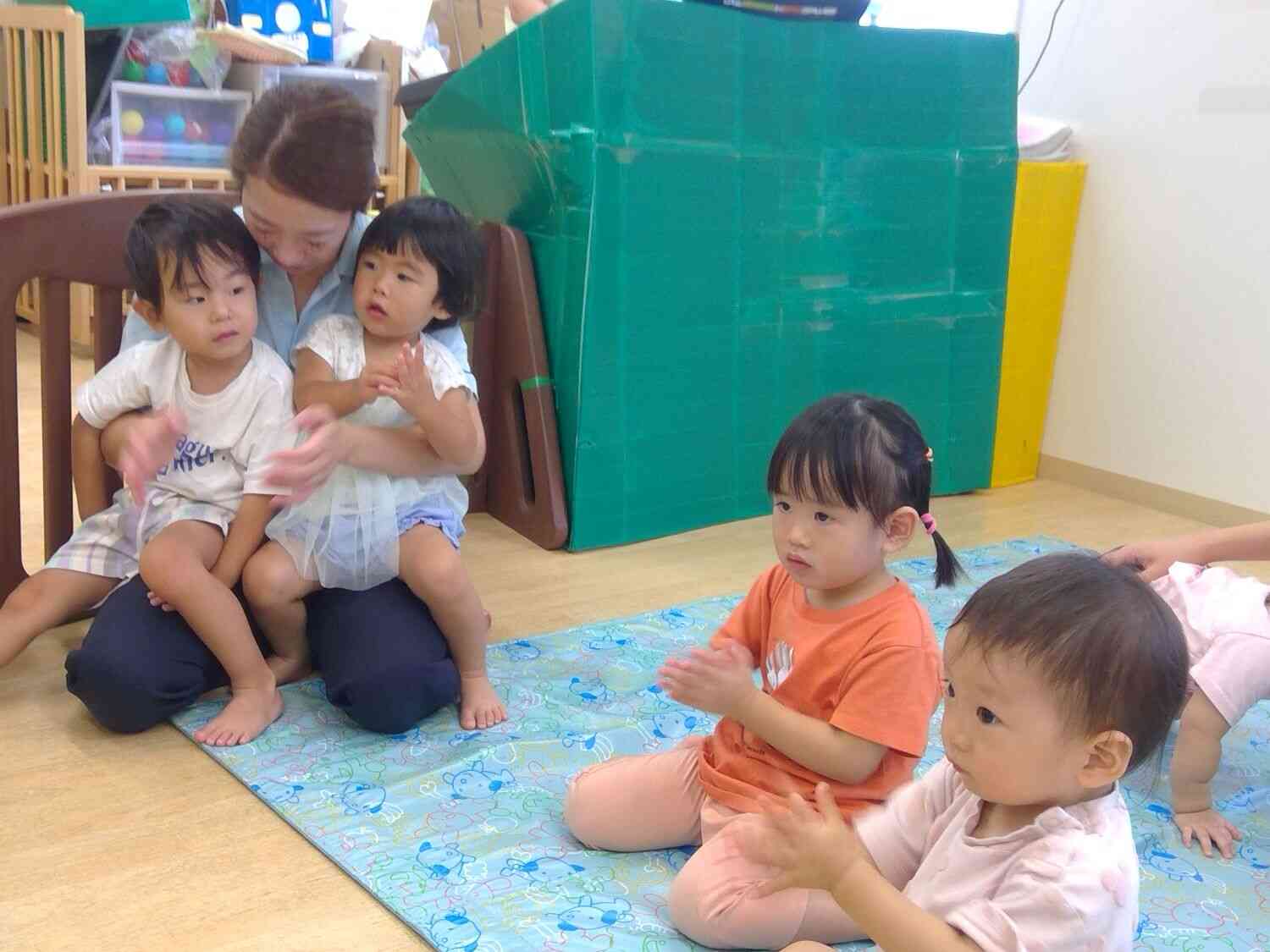 「おめでとう！」とみんなで拍手。