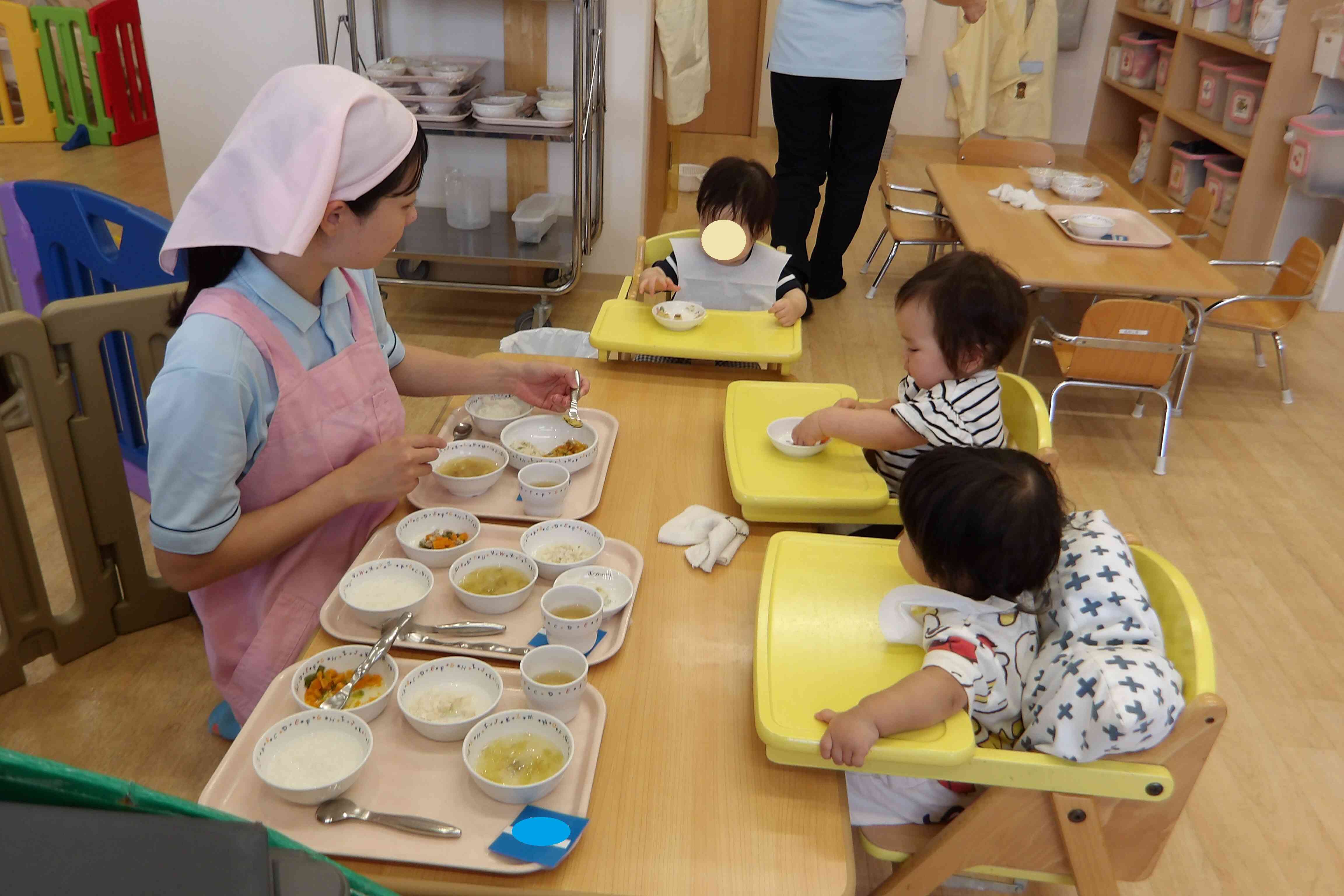 給食の時間(ひよこ組）