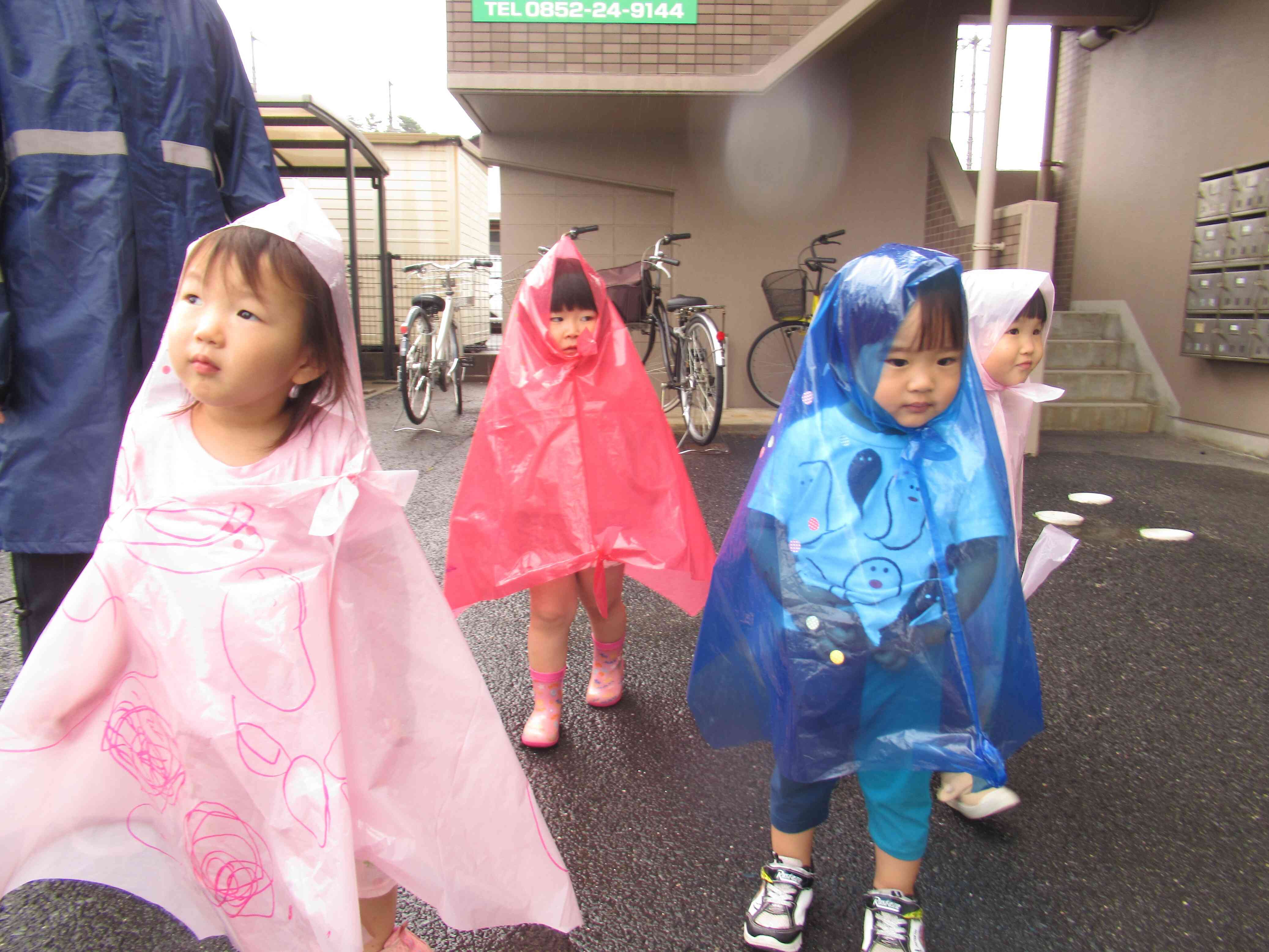雨のお散歩｜ニチイキッズ楽山保育園｜ニチイキッズ