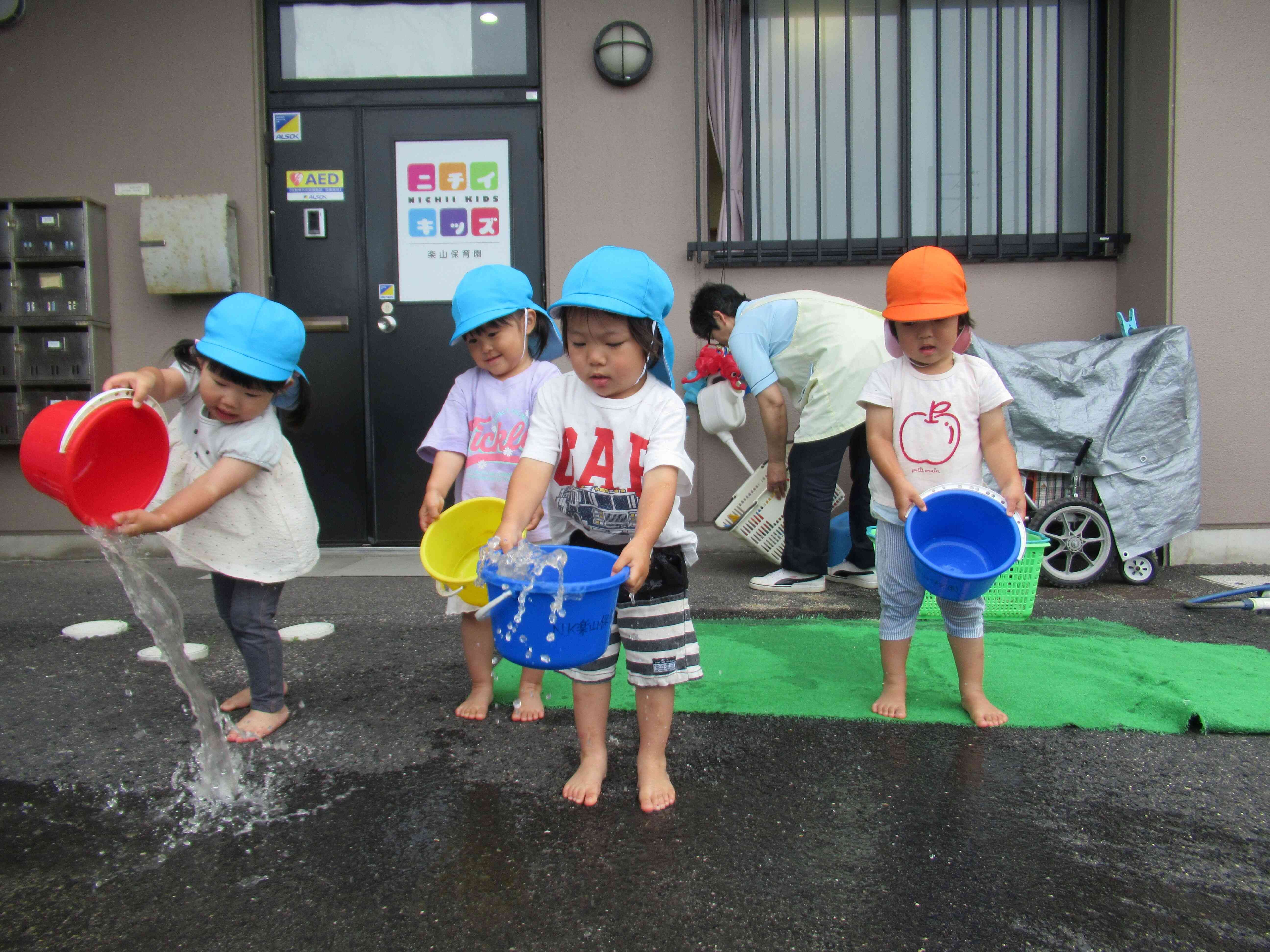 お水を流すよ