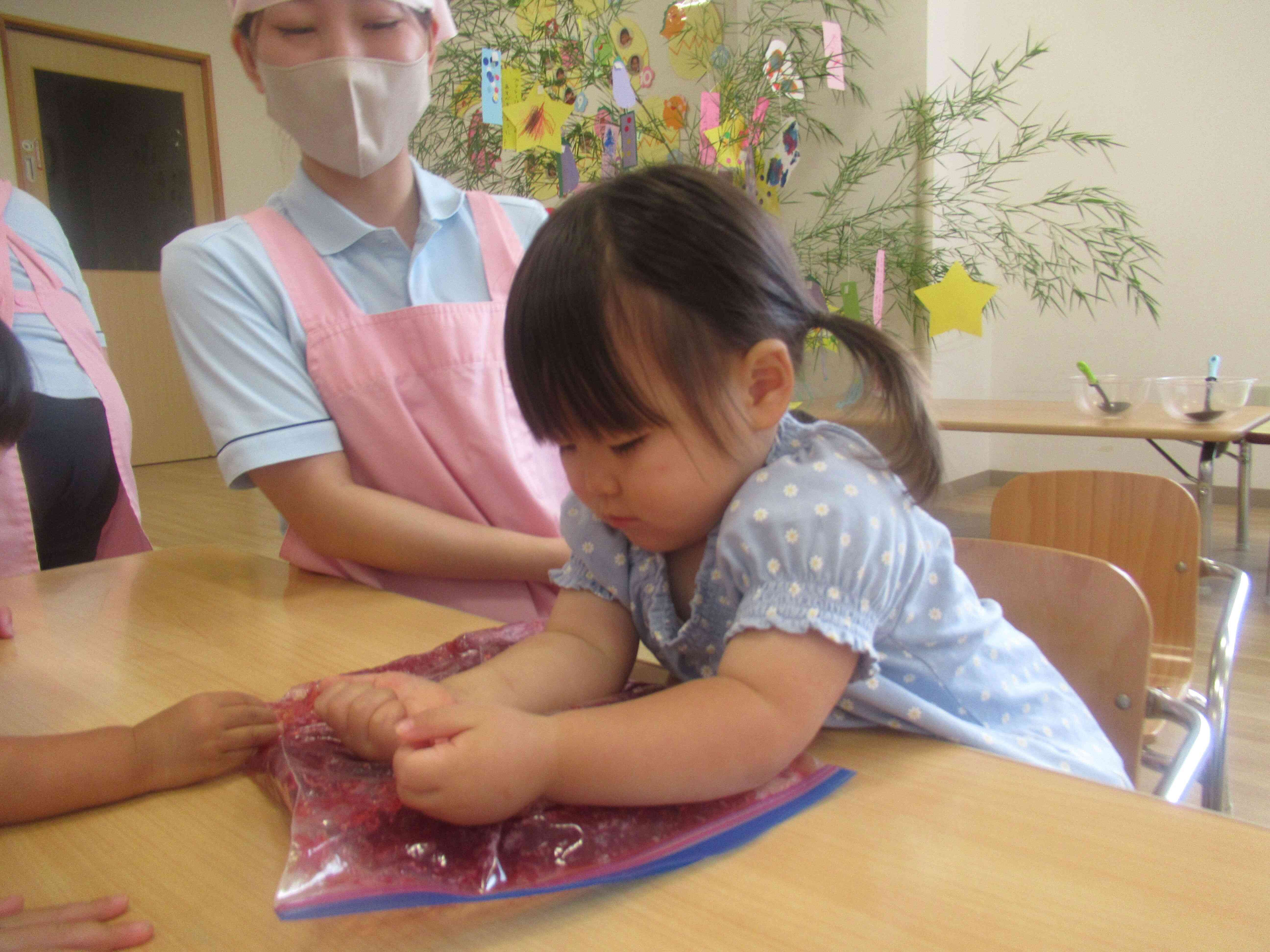 腕を使ってたくさんつぶしたよ。