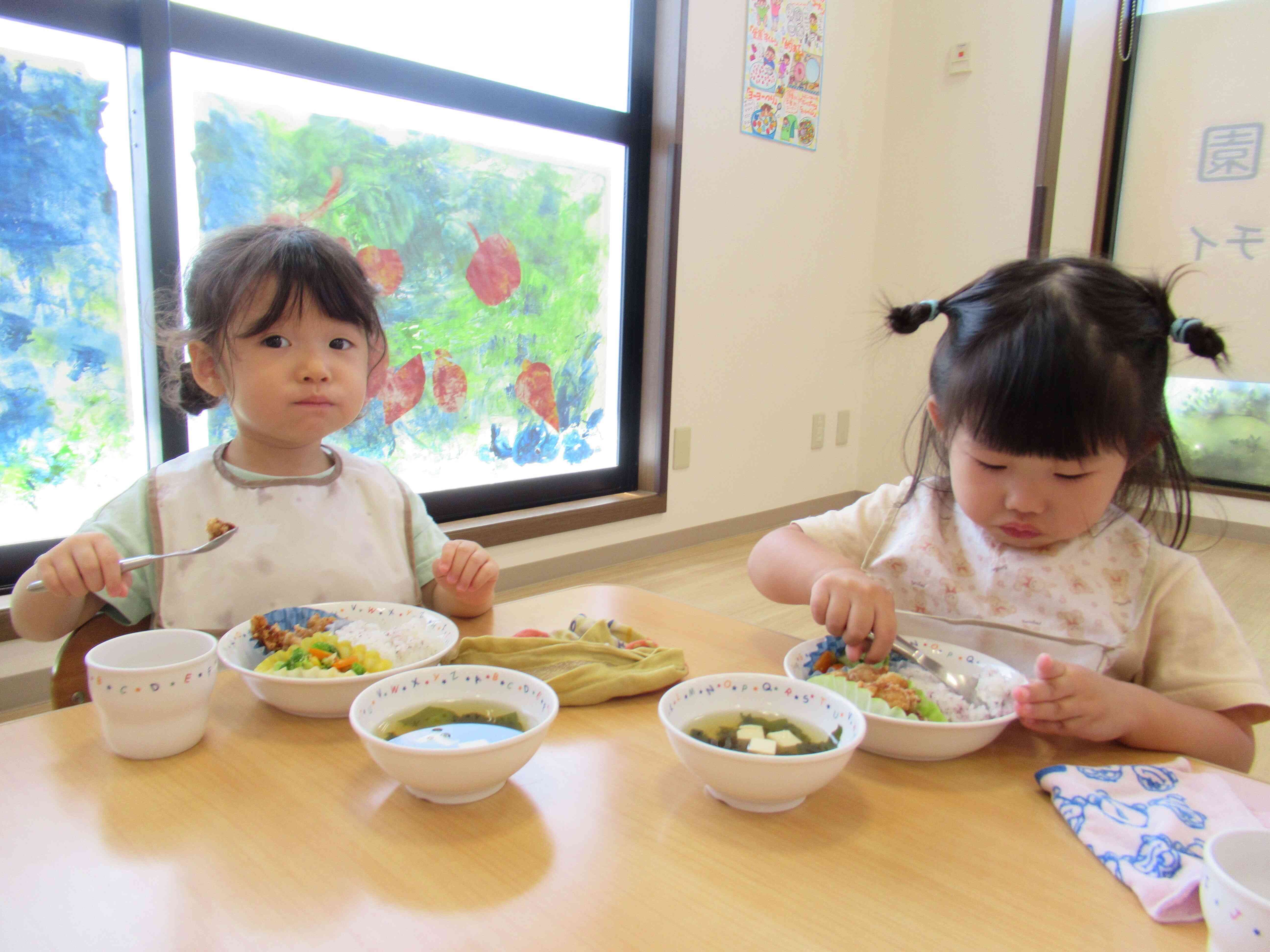 給食は夏まつりランチプレートでした。唐揚げはみんな大好きですぐになくなっていました。