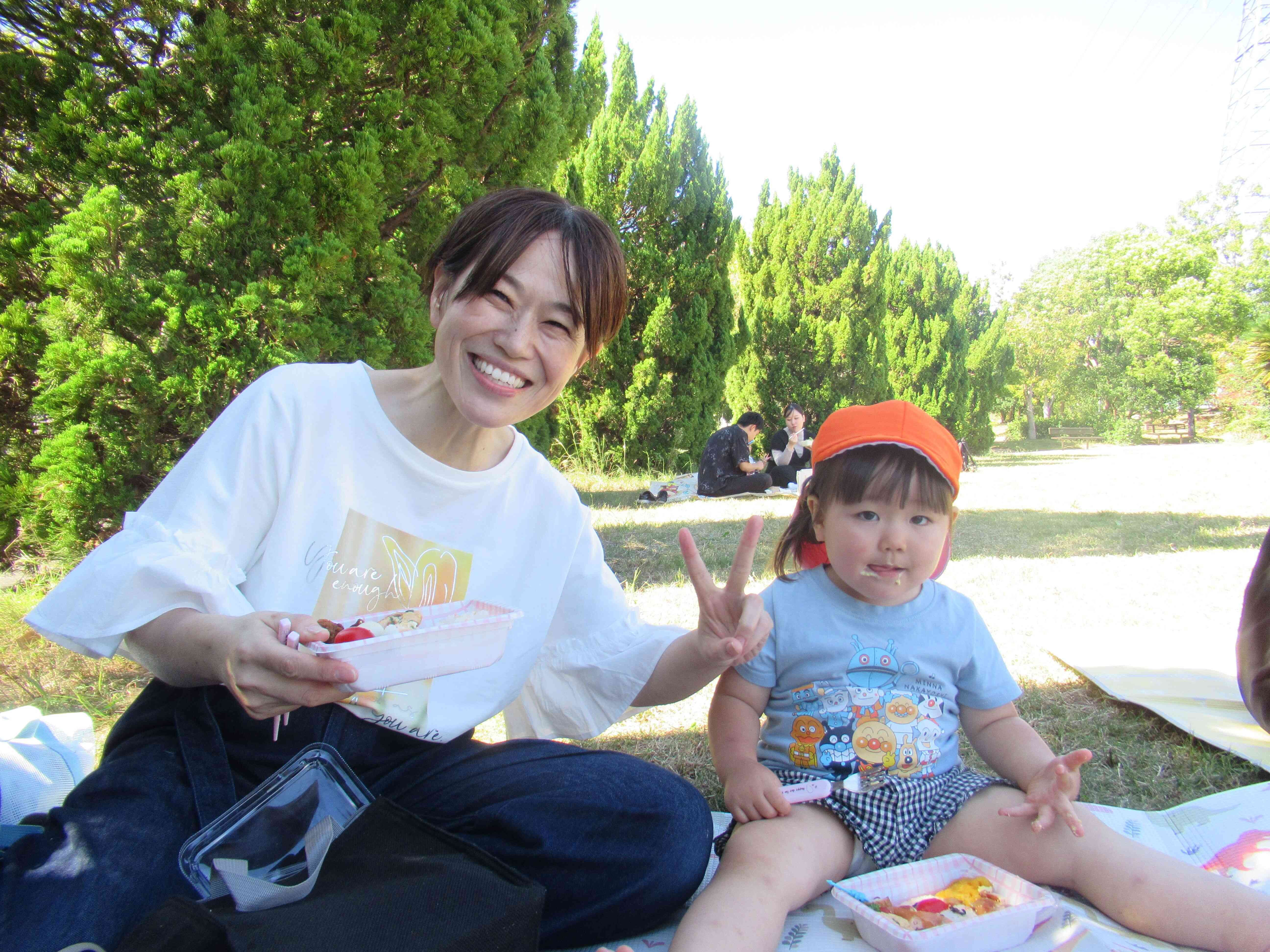 遊んだ後はお弁当の時間。　外で食べるお弁当はおいしかったね。