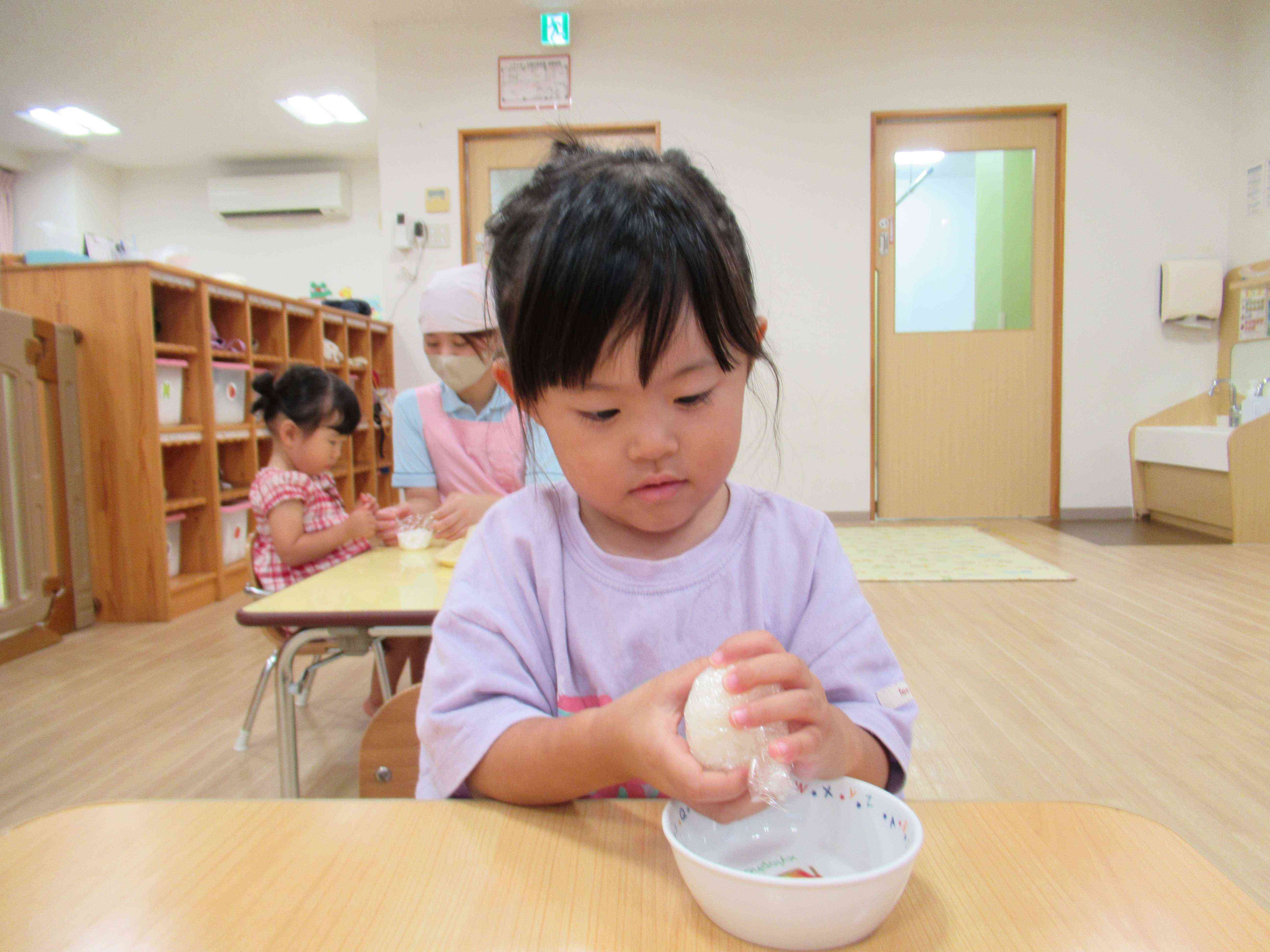 おにぎり握ってみたよ