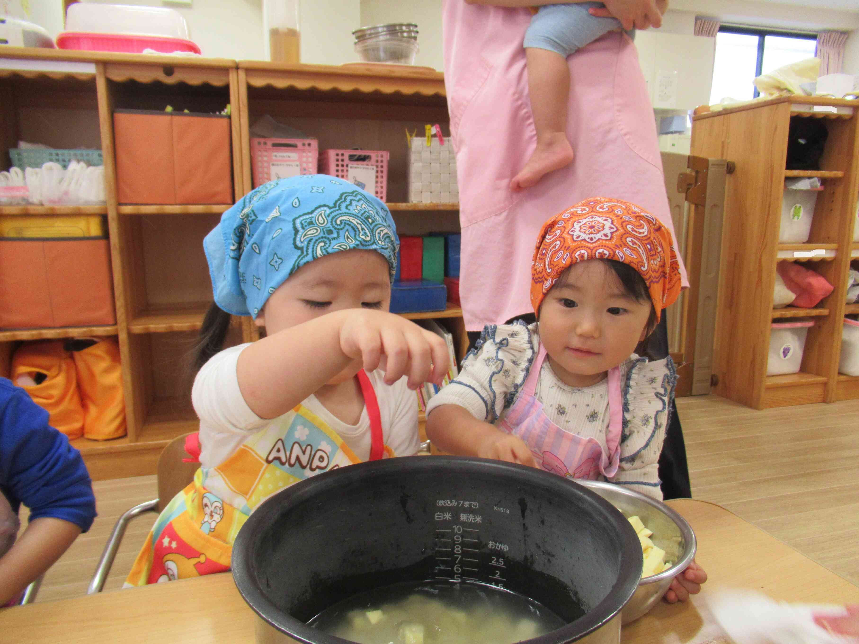 保育園で育てたさつま芋を入れたよ。