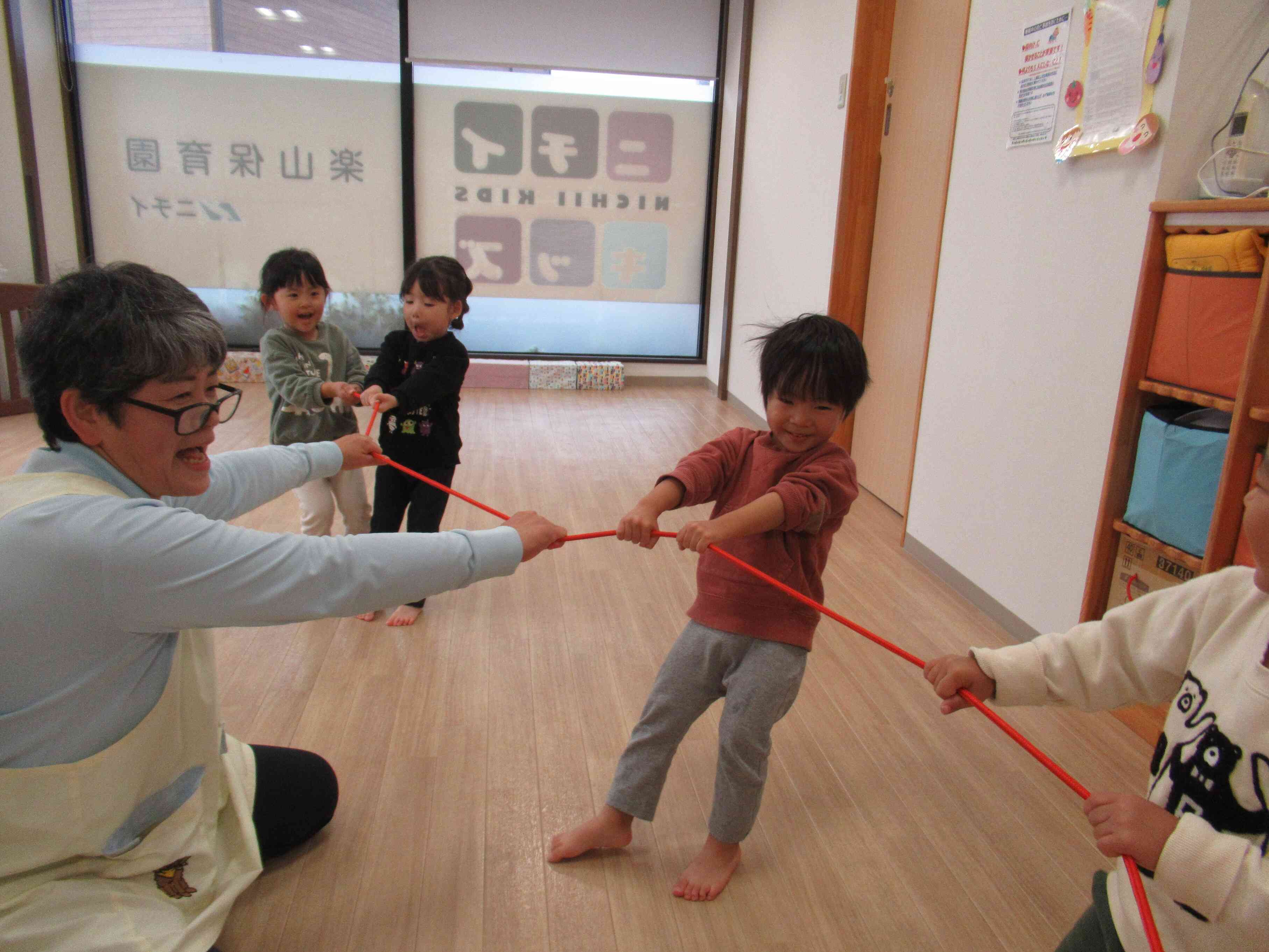 みんなで引っ張るよ