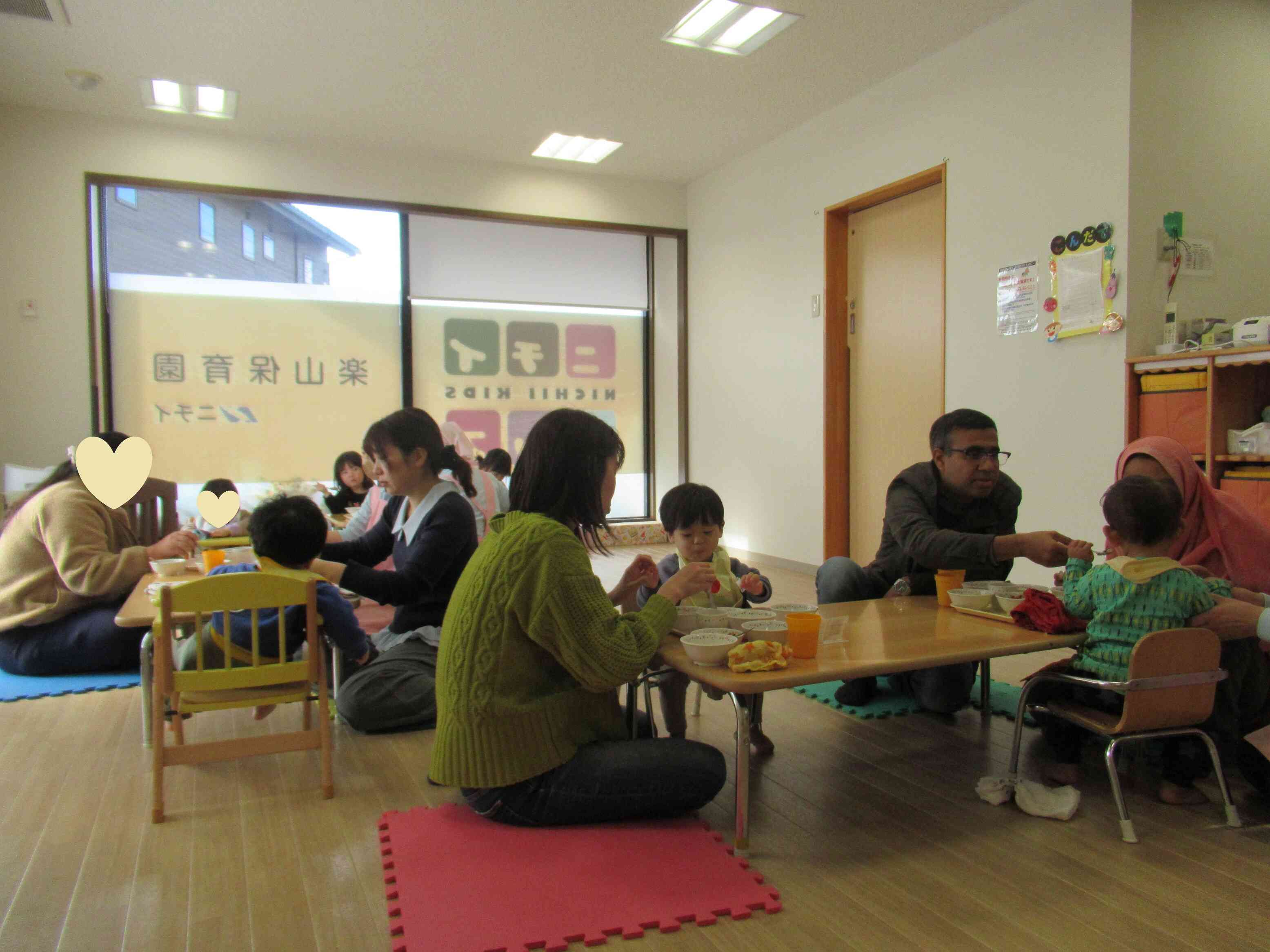 遊んだ後は給食の時間。