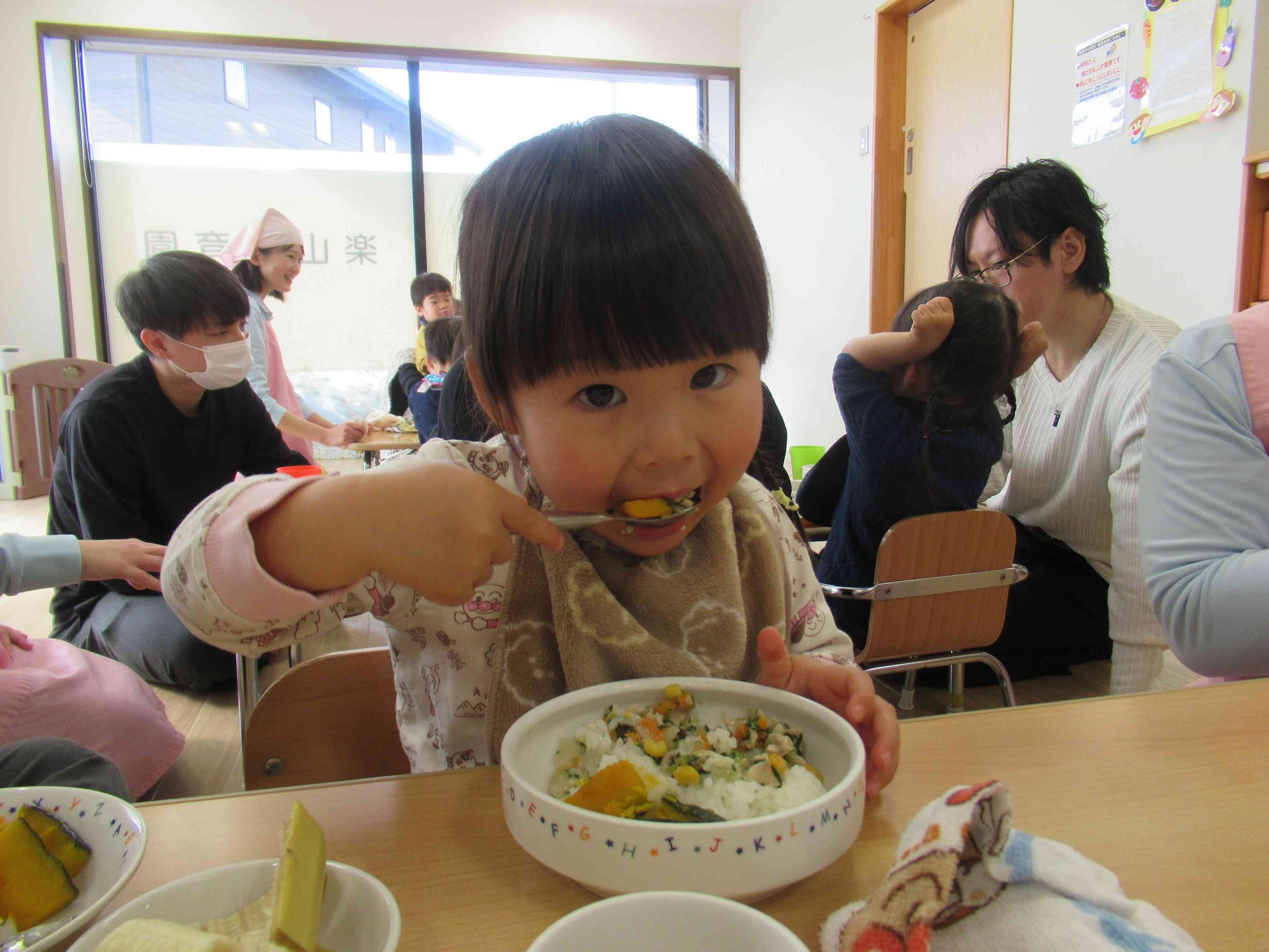 給食いただきます。