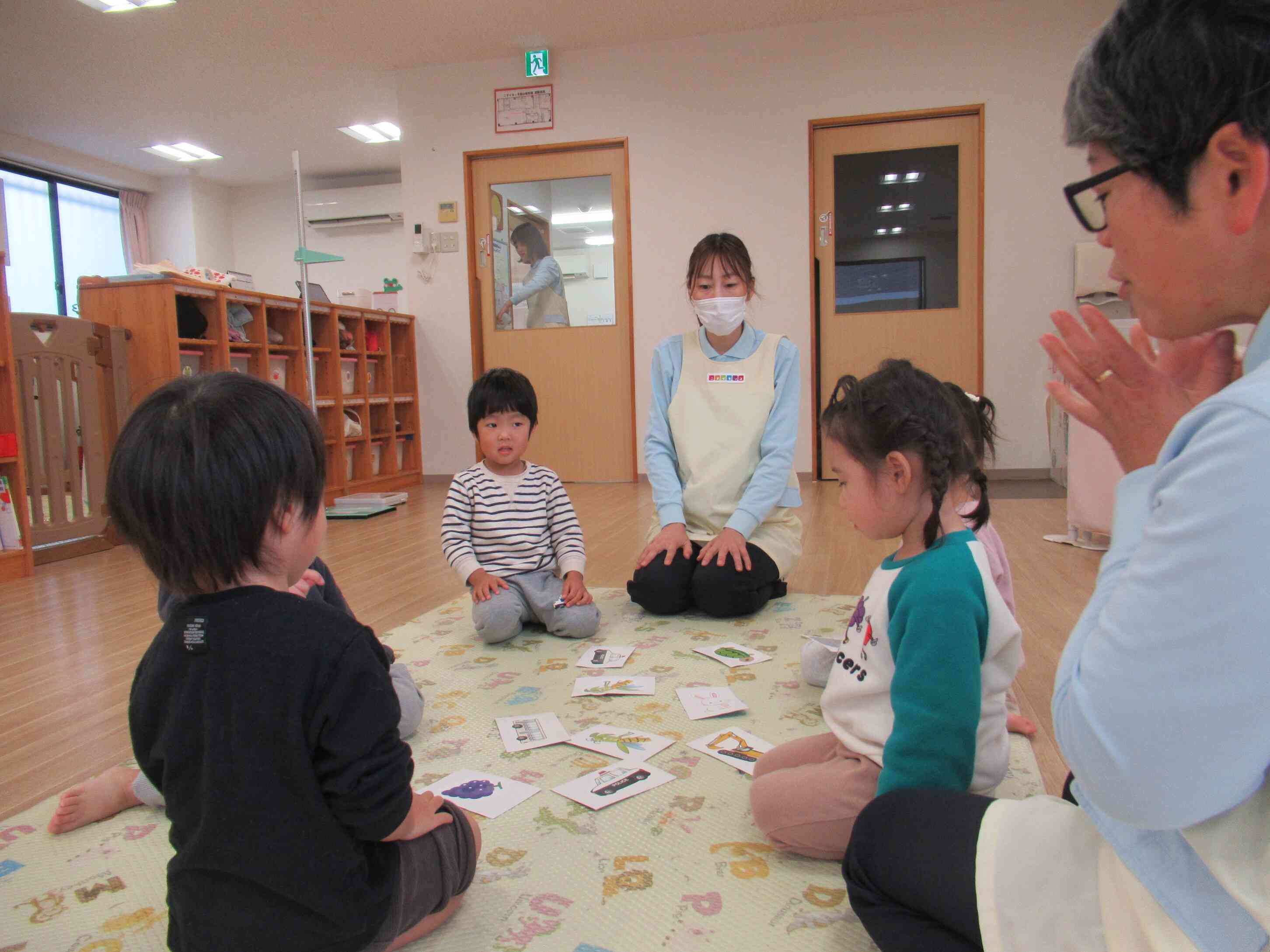 カルタで遊んだよ