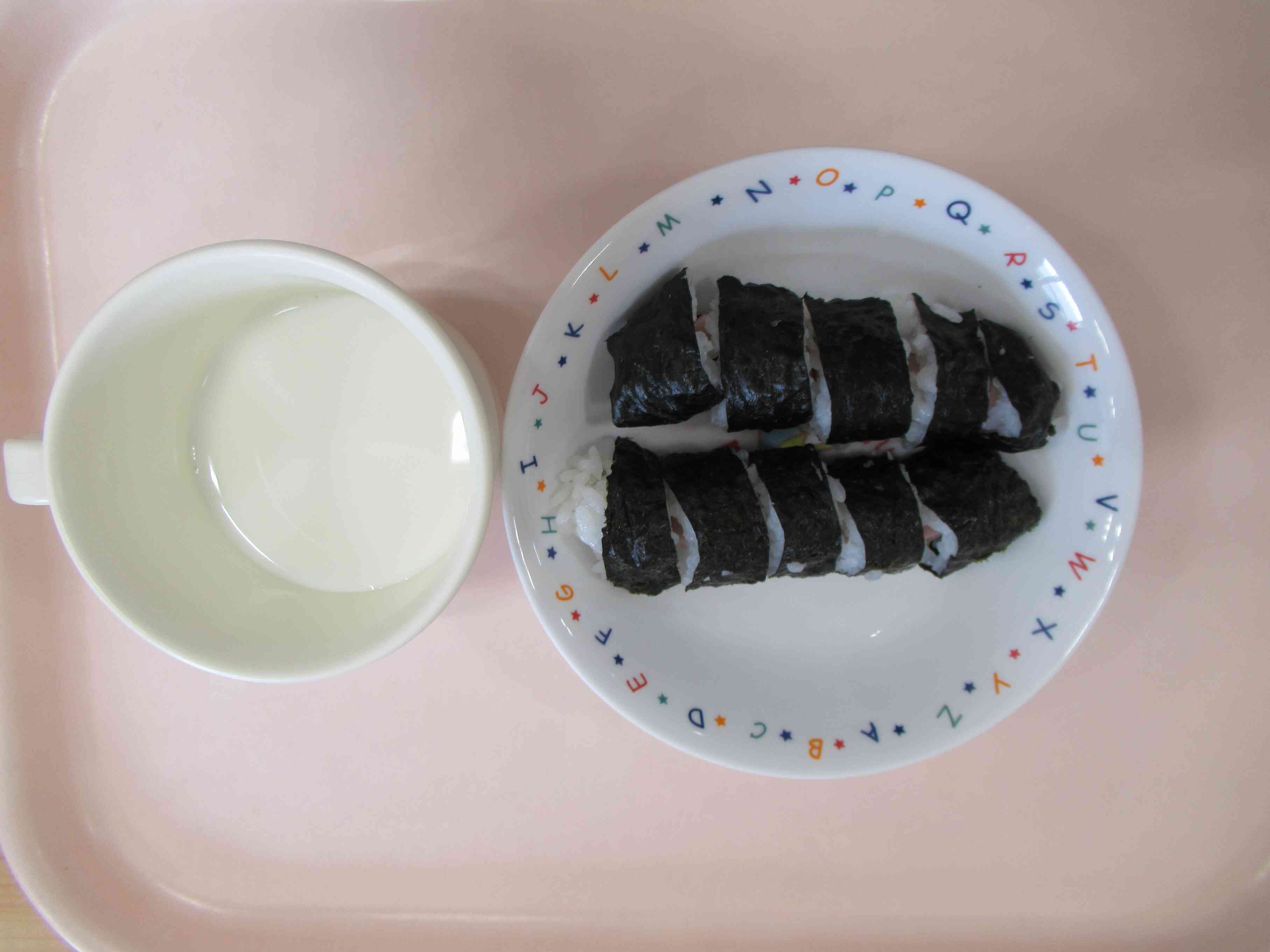 楽山保育園の恵方巻きです。