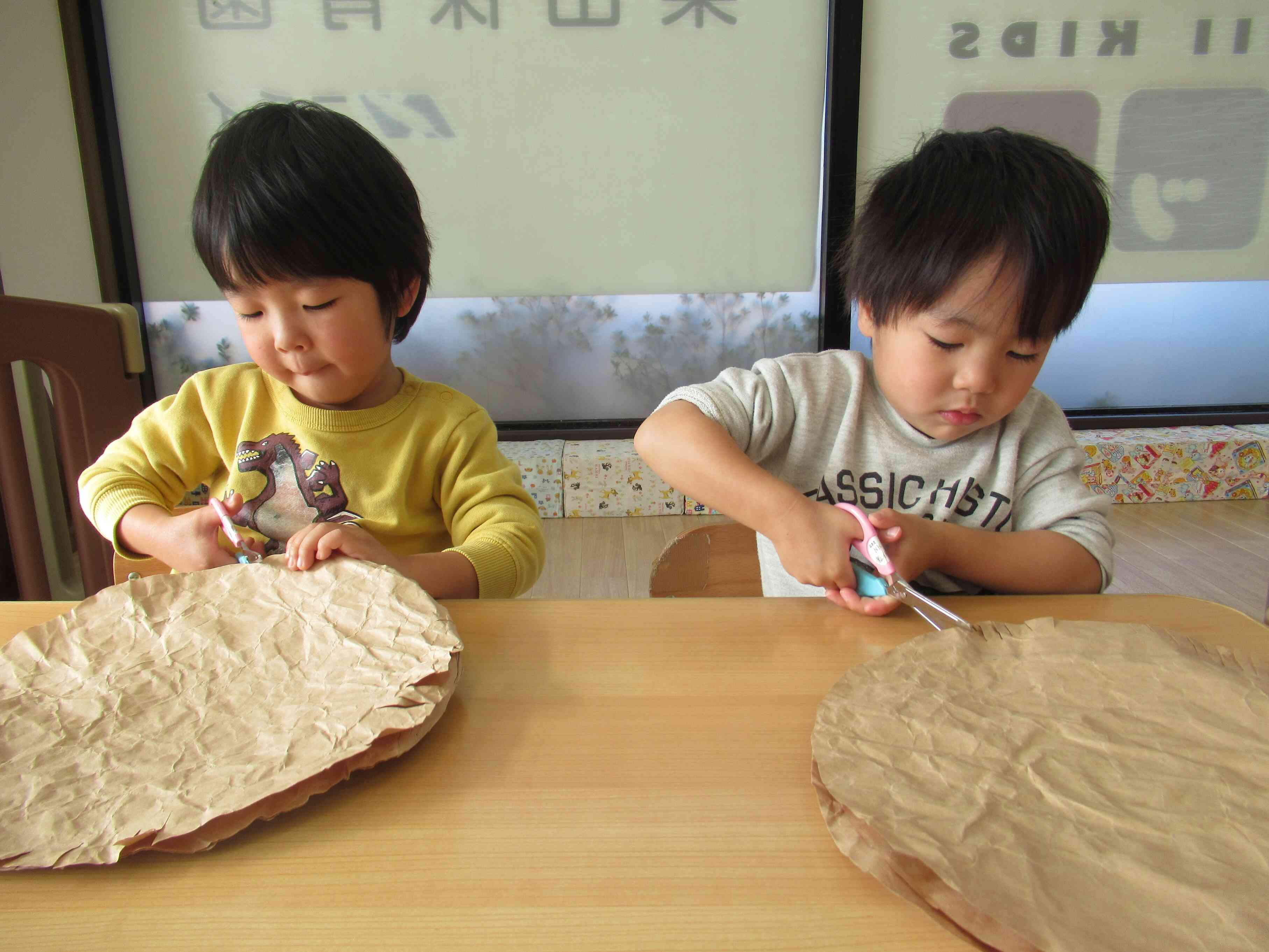 ハサミを使うよ