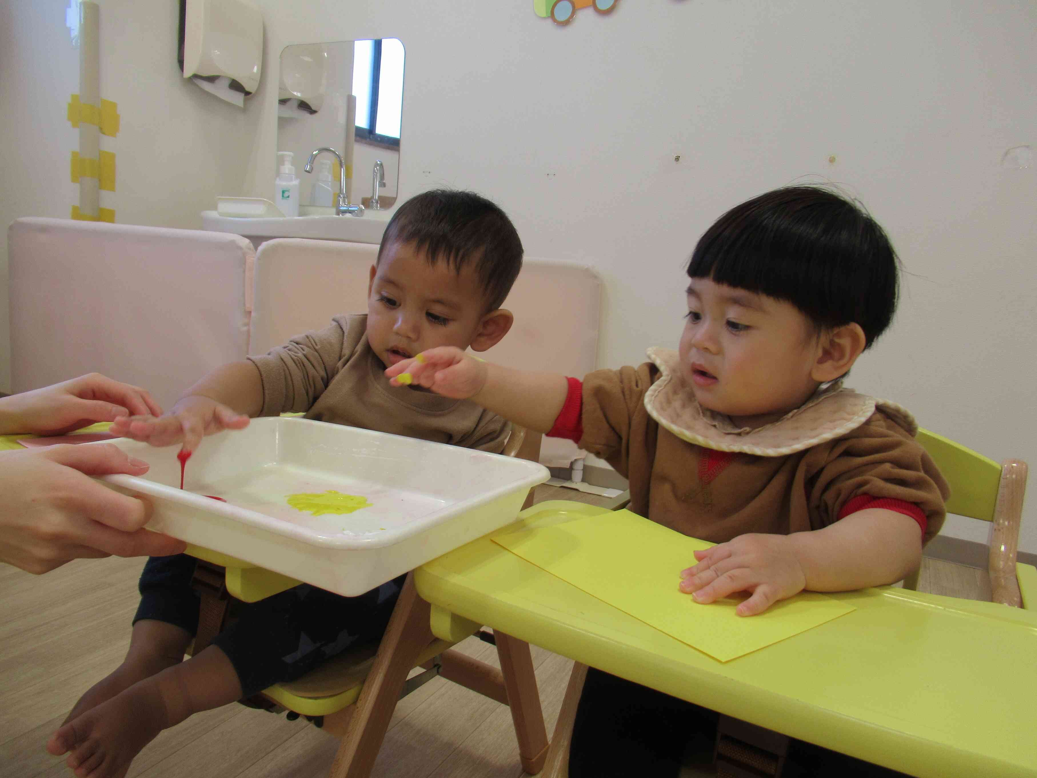 絵の具を触ってみよう