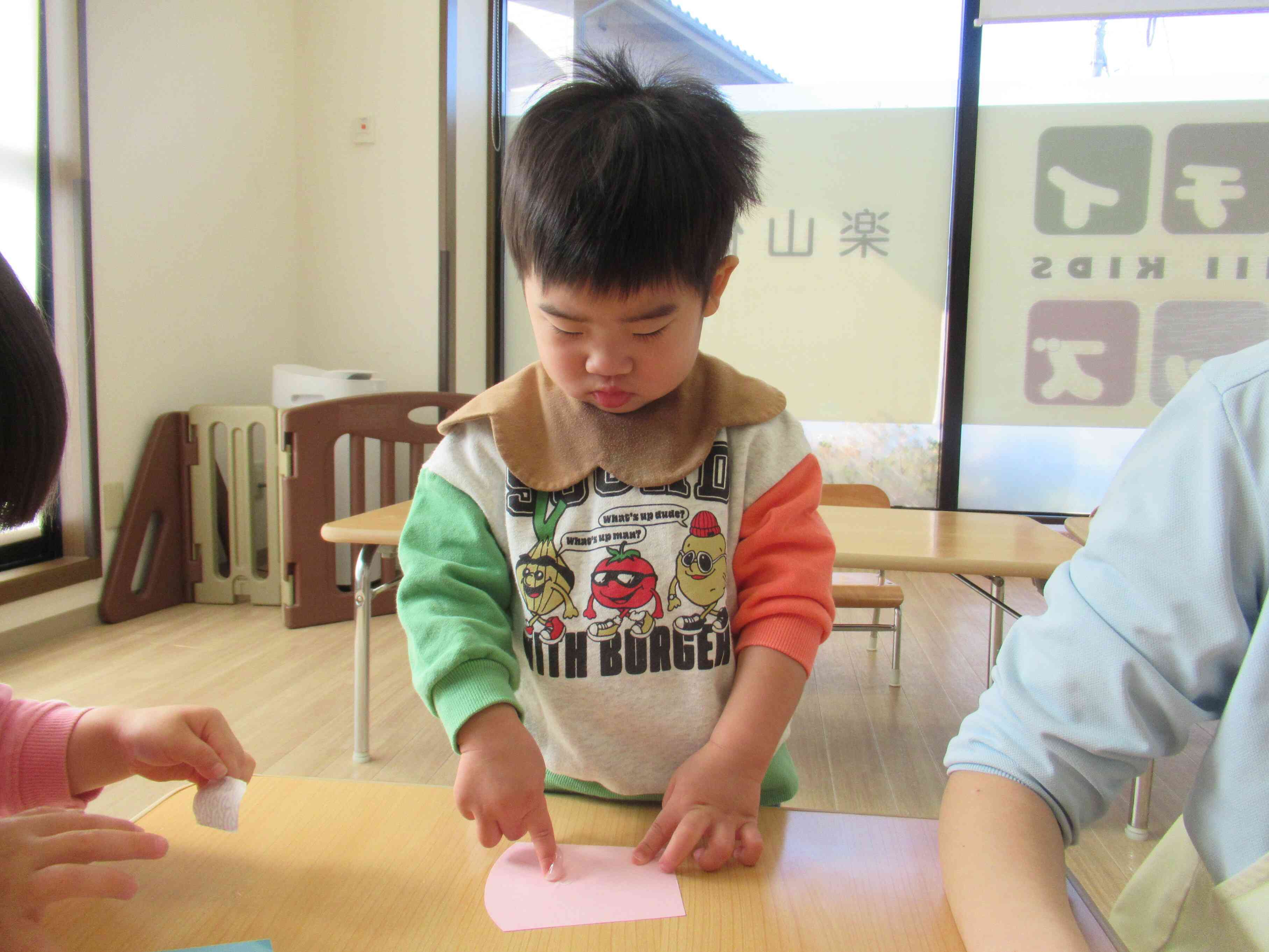 のりをぬりぬりしたよ