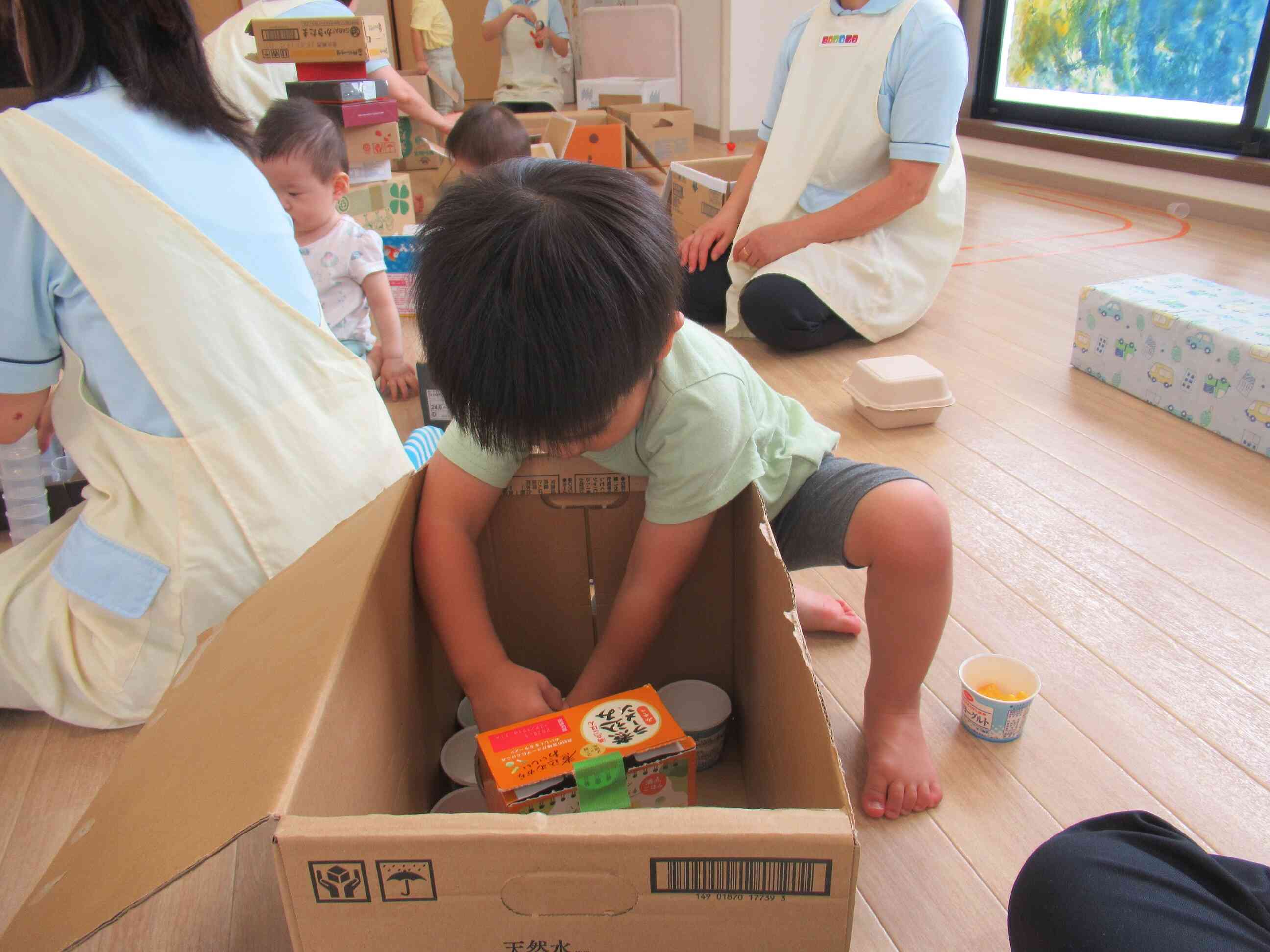 大きな段ボールにたくさん入れたよ