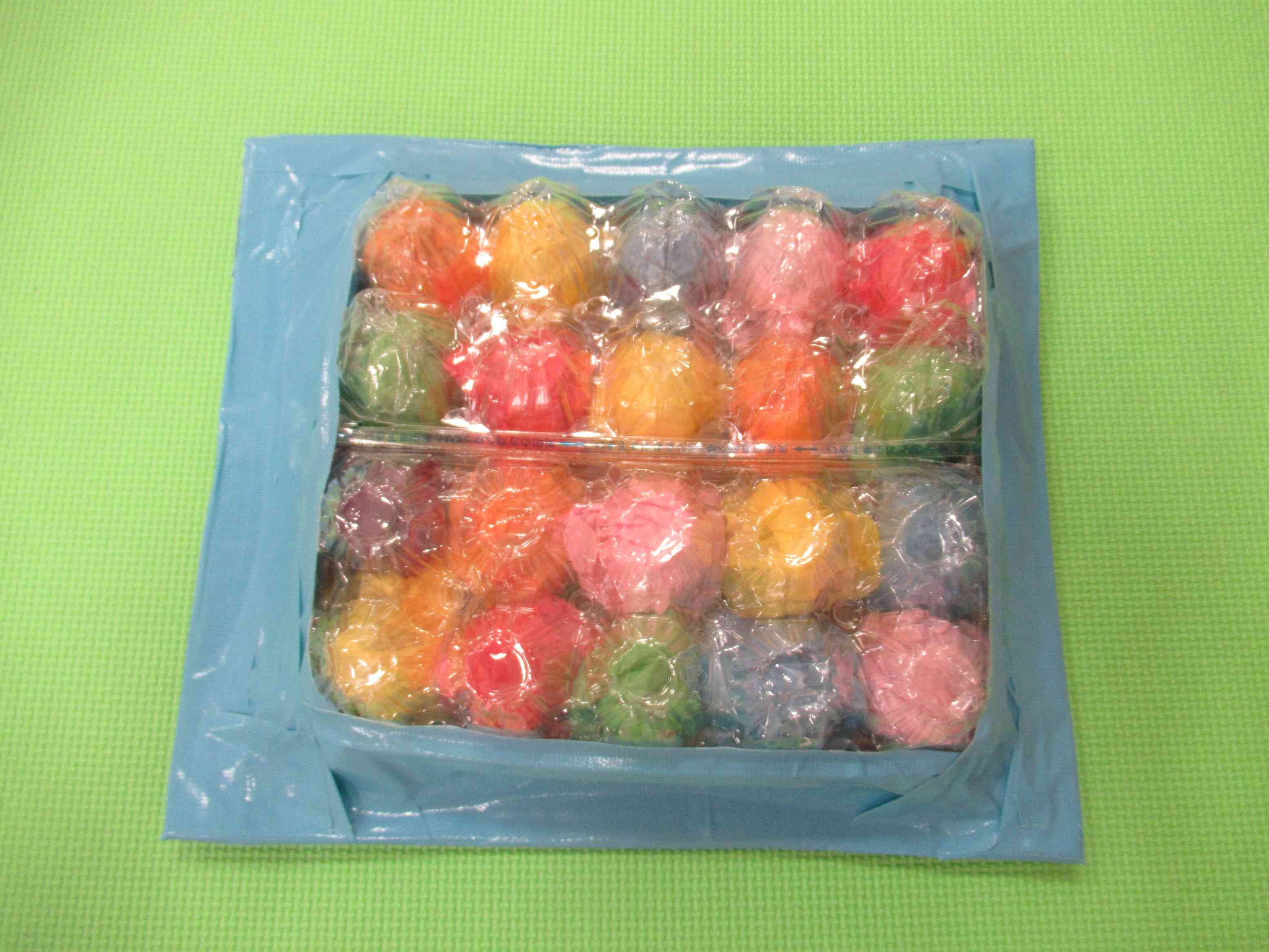卵パックを使った手作り玩具です。