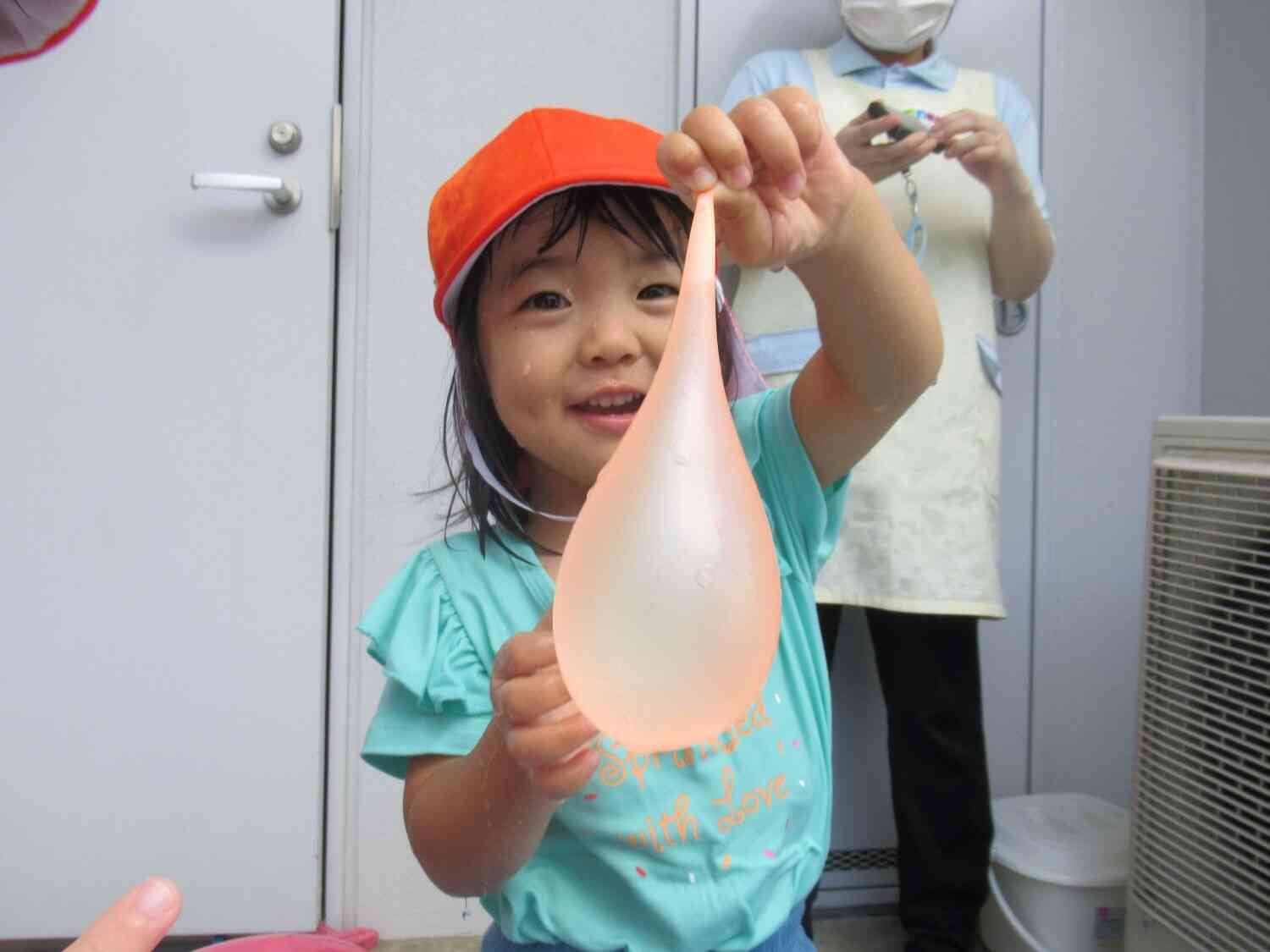 うさぎ組☆大好きな水風船｜ニチイキッズ栗東中沢保育園｜ニチイキッズ