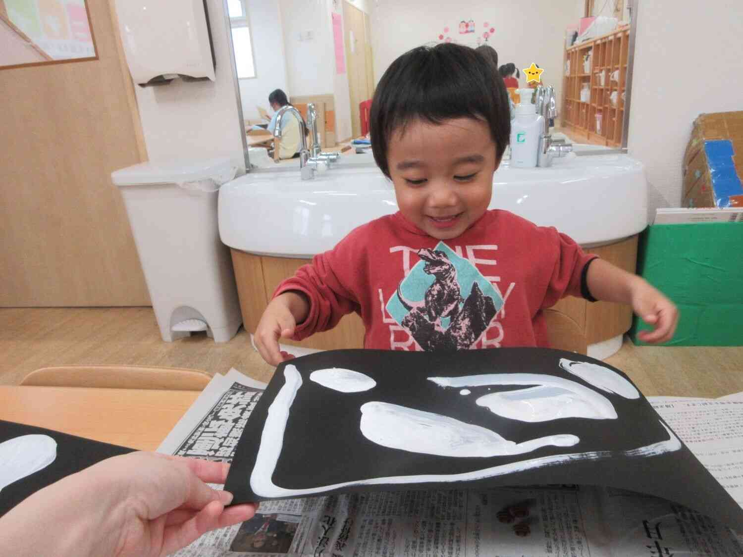 丸だけではなく、色んな形も描くと、なんだか違うものにも見えてきたね！