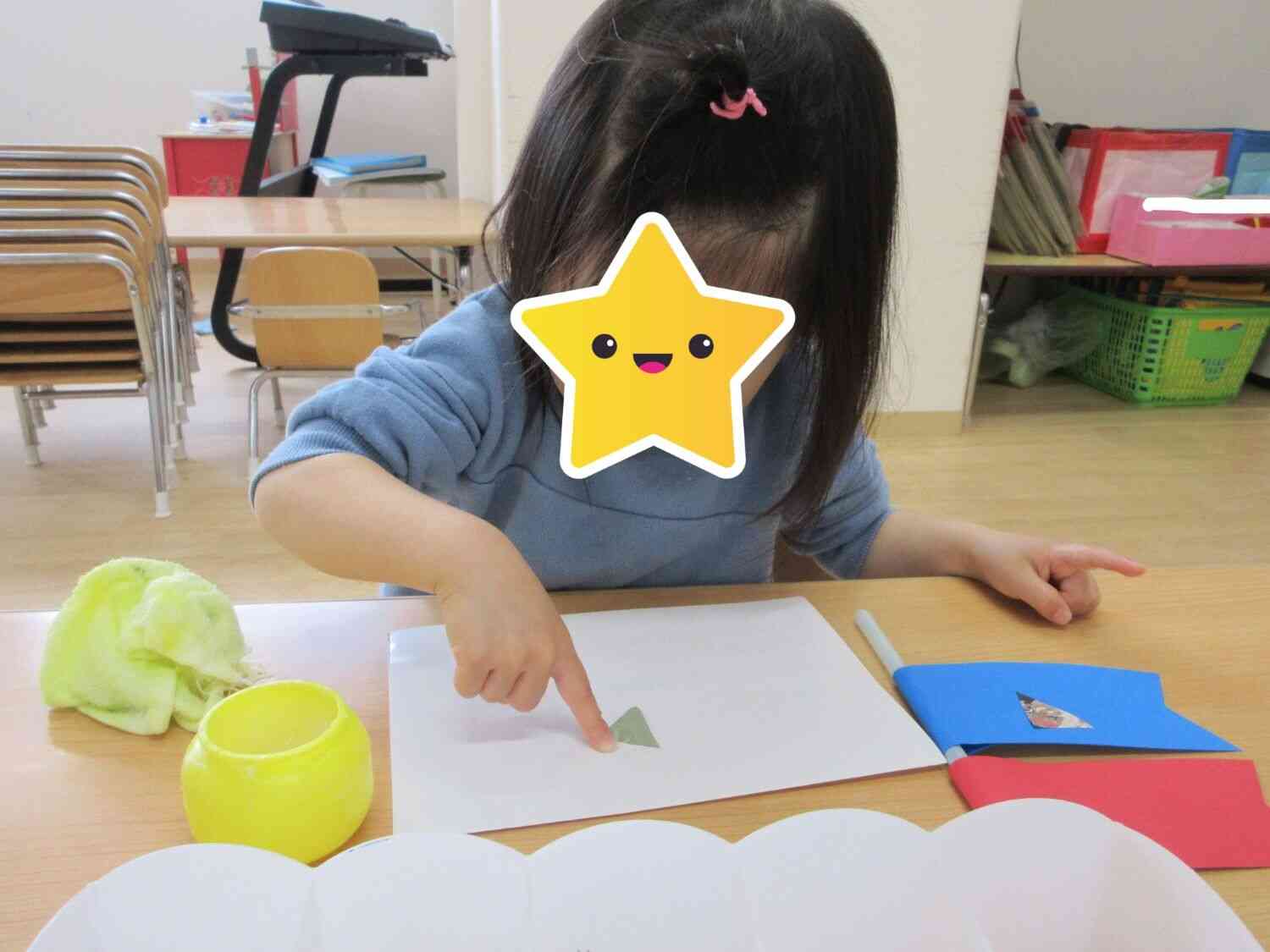 人差し指で！上手に塗るね◎