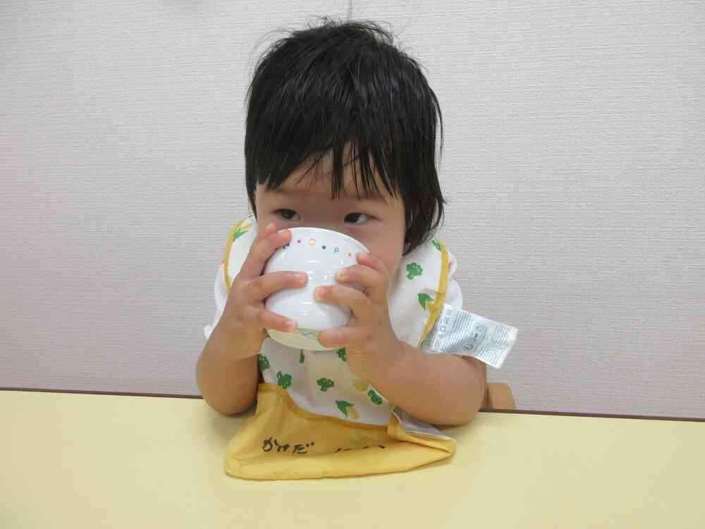見て見て！自分で飲めるんだよ♪