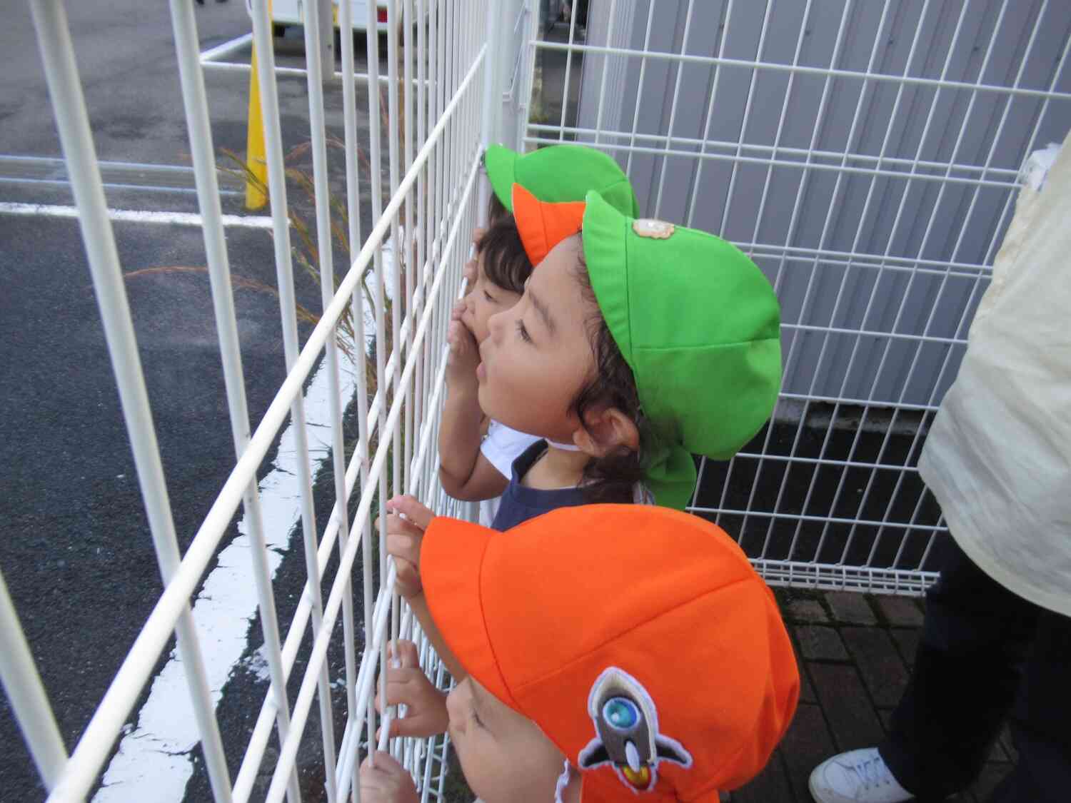 電車、いつくるかなあ…