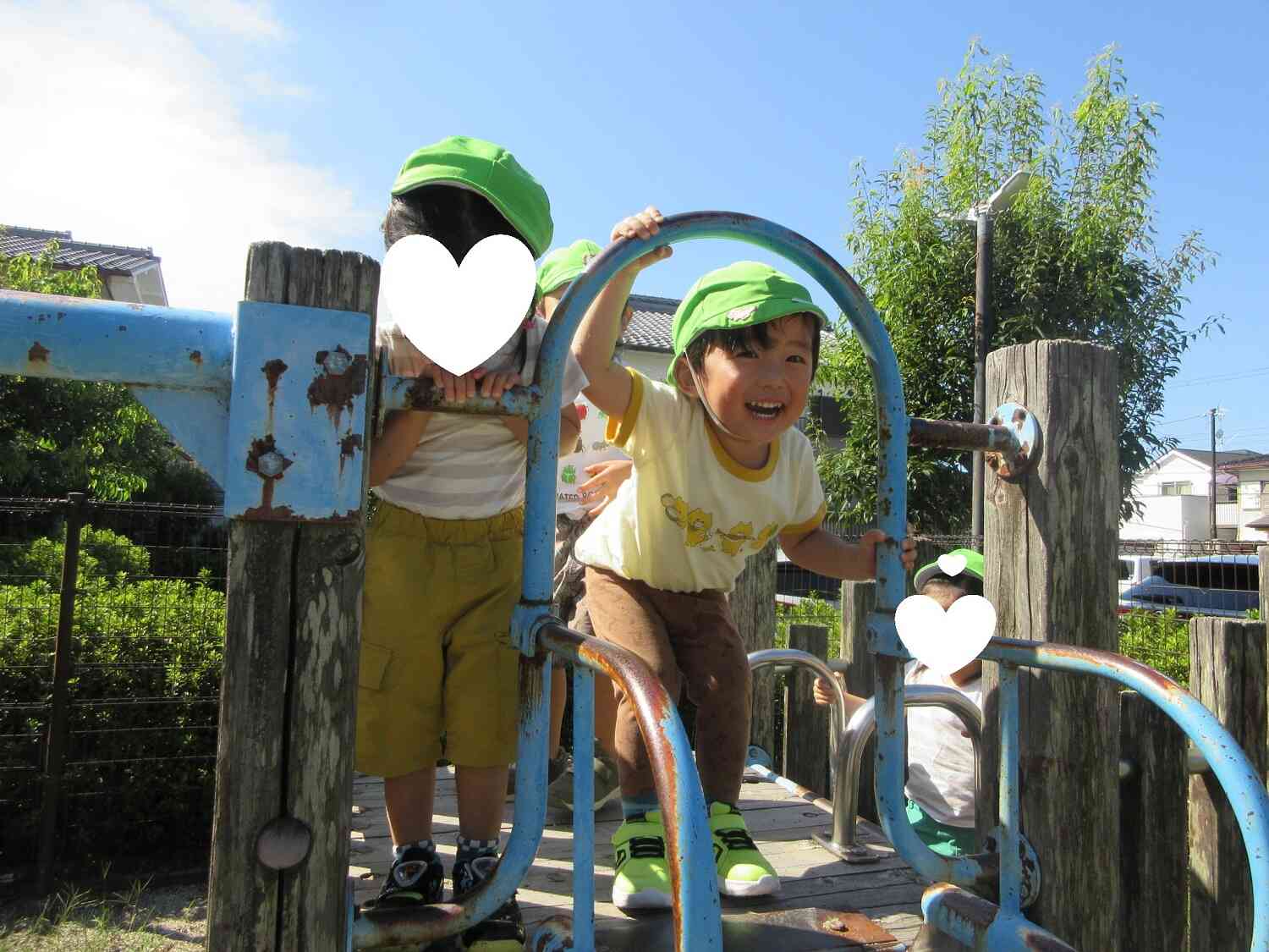 滑り台の上から、やっほー!!